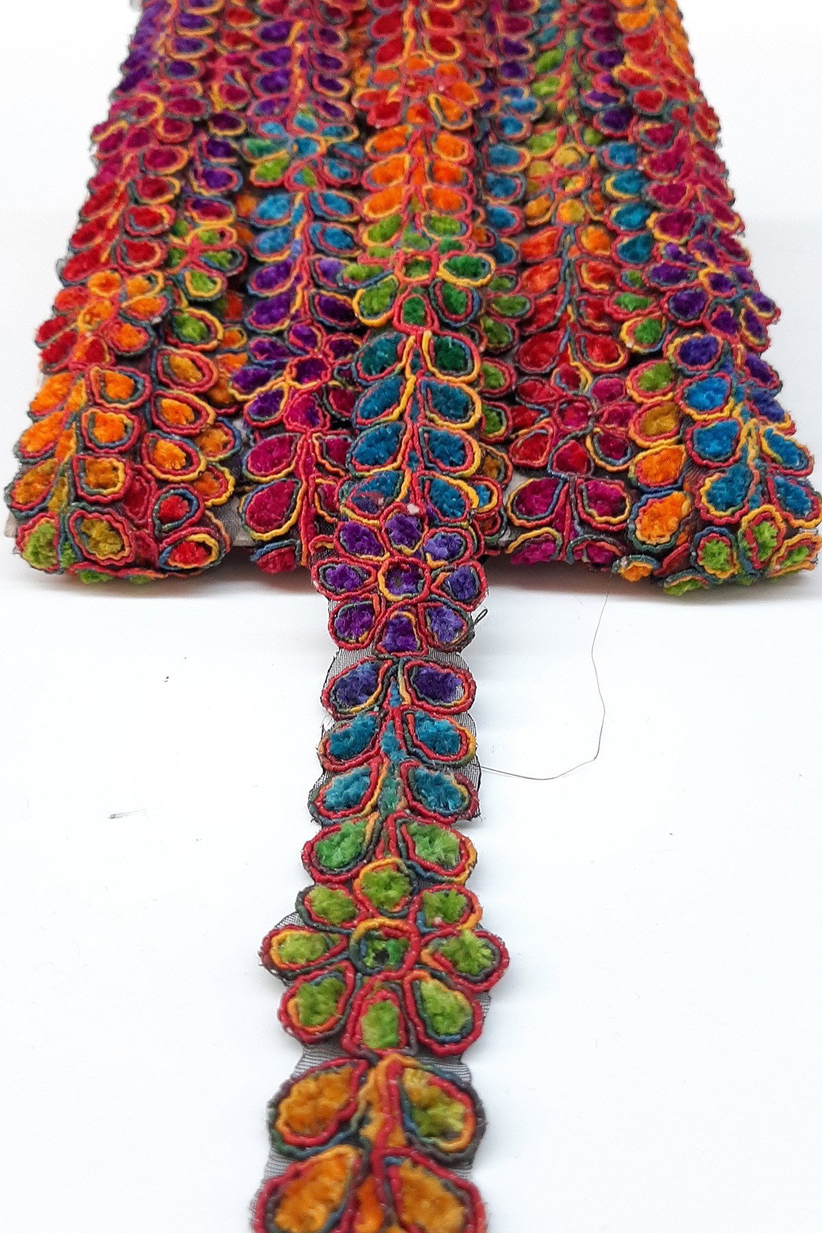 Oval Desenli Antik Şerip Güpür