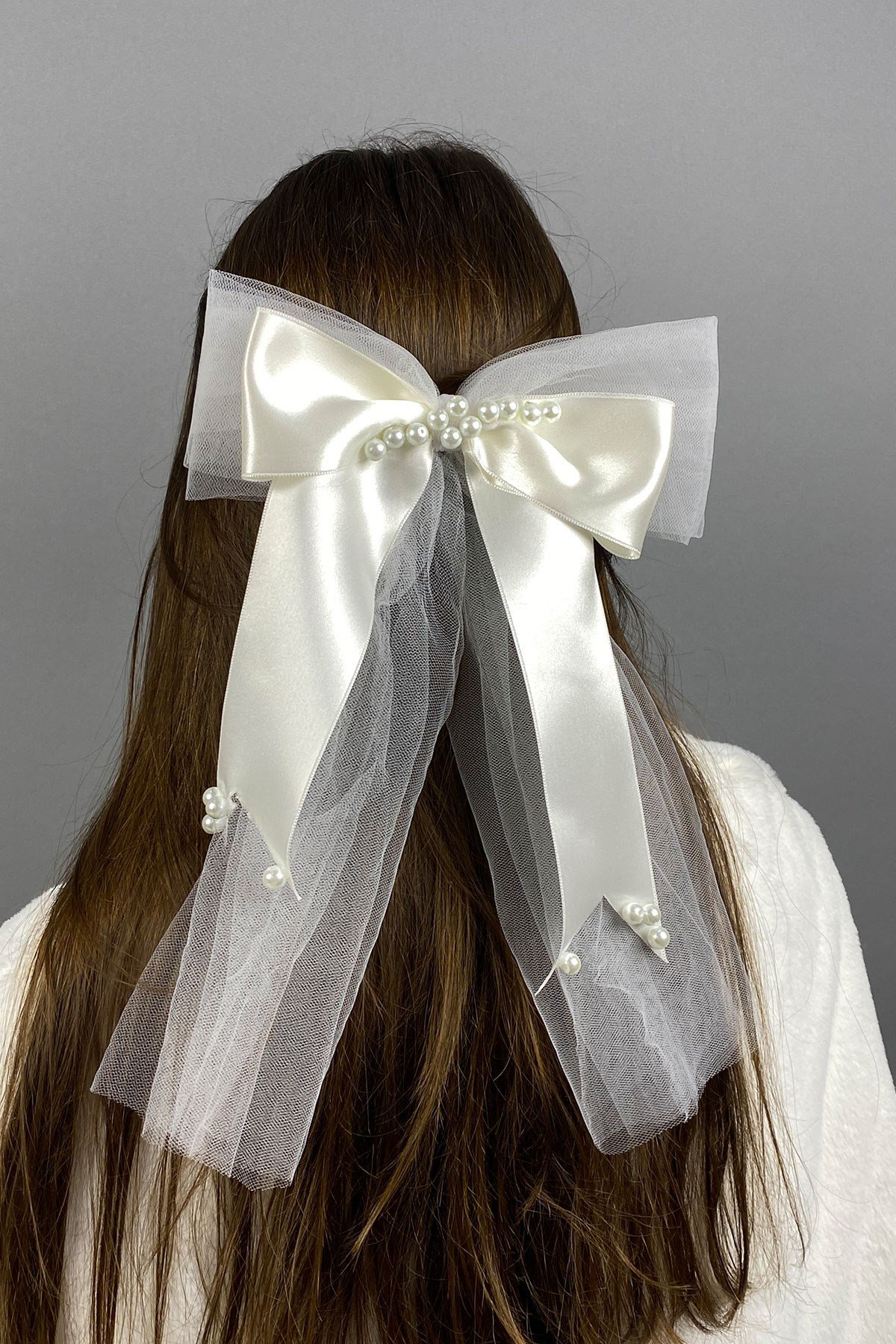 Özel İncili Fiyonklu Tüllü Saç Aksesuarı