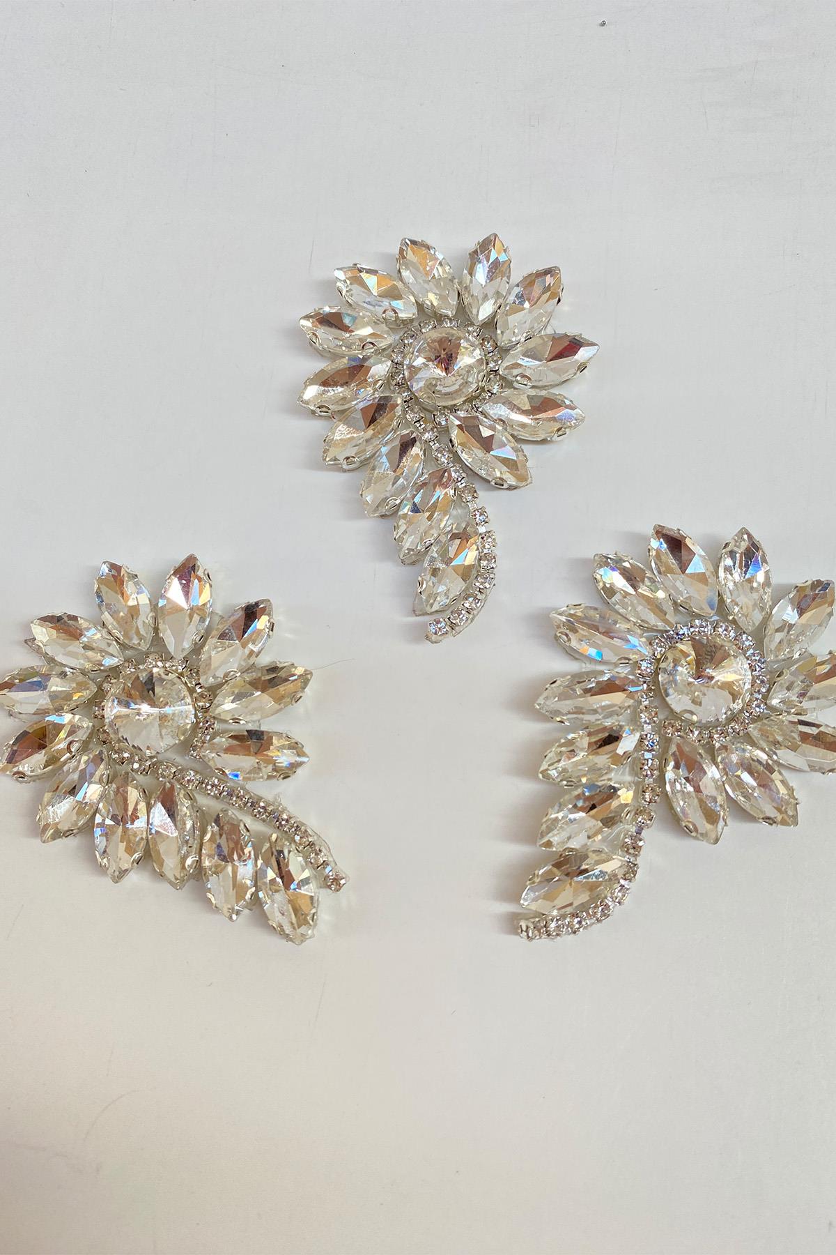 Papatya Desenli Ütüyle Yapışan Parlak Taşlı Aplik