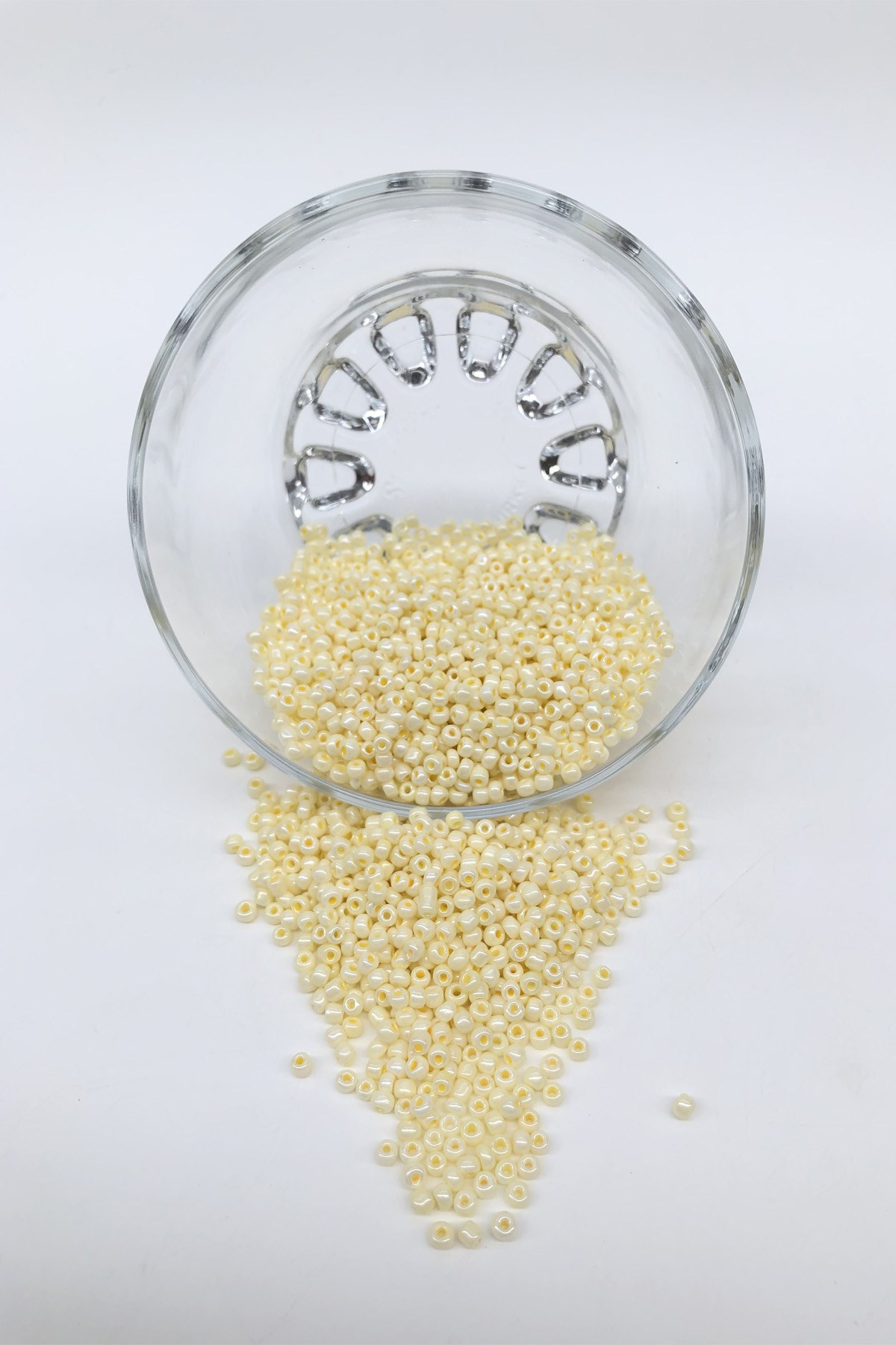 حبات الرمل الكريمية اللامعة 3 مم