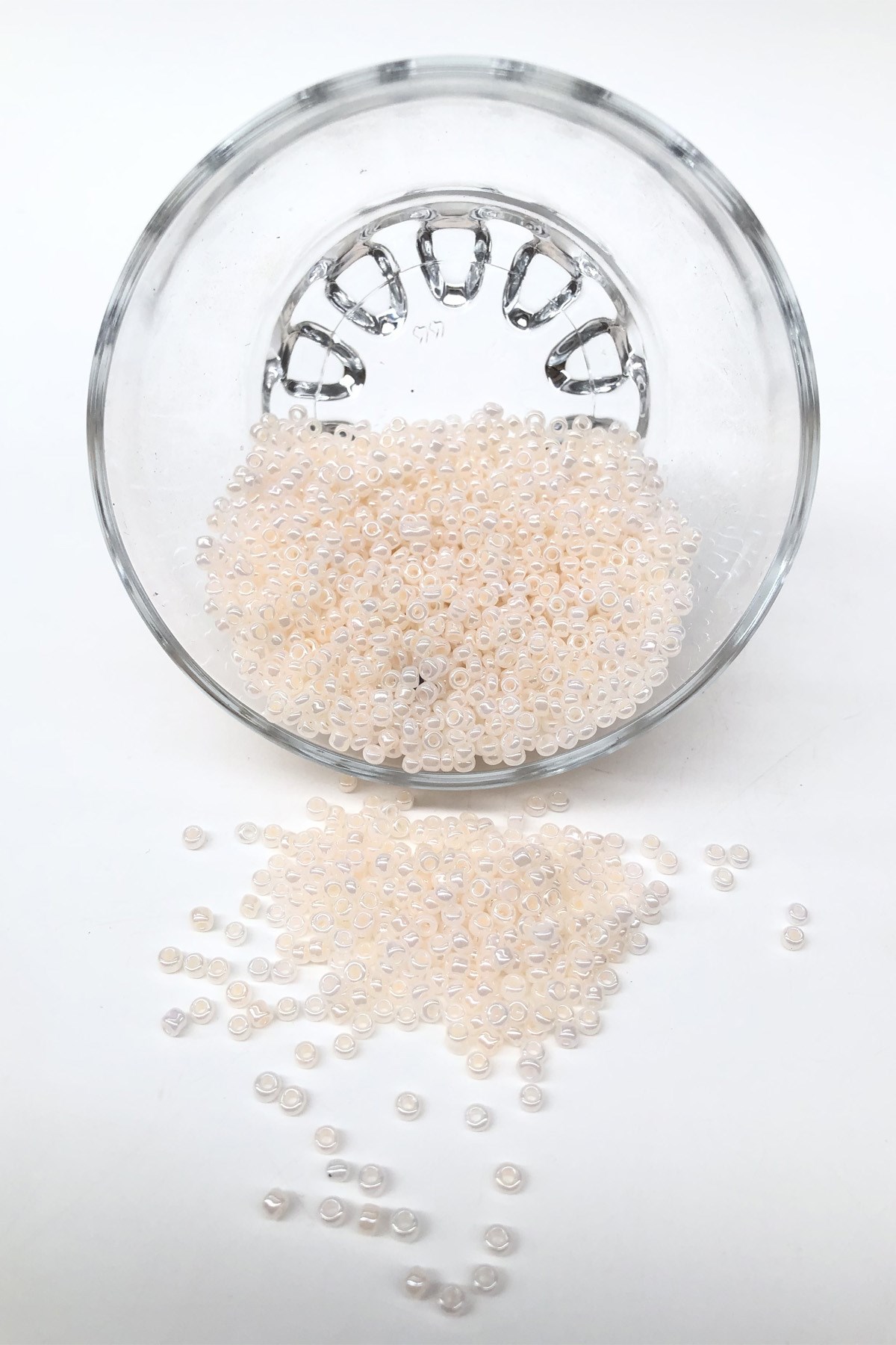 حبات الرمل الكريمية اللامعة 3 مم