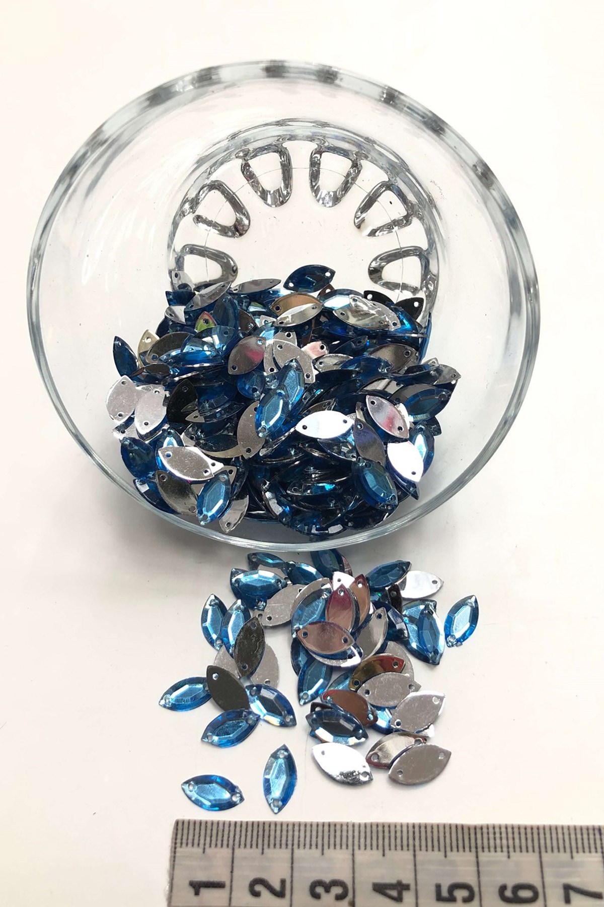 Plastic Blue Shuttle Stud Stone 20 gr
