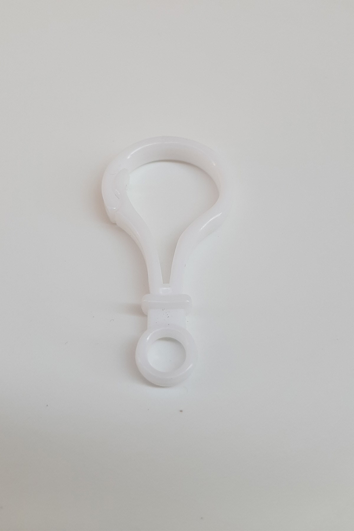 Plastik Soru İşareti Beyaz Emzik Askısı