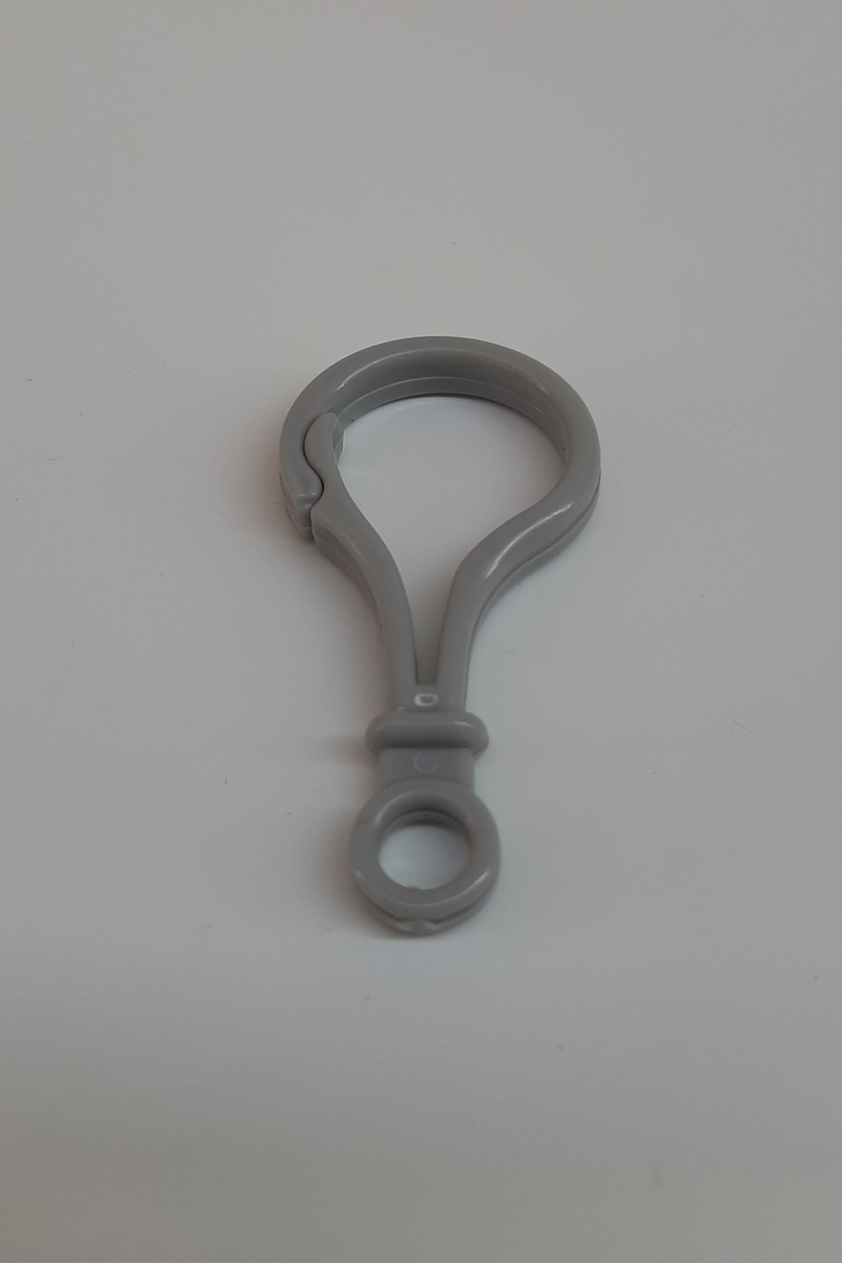 Plastik Soru İşareti Gri Emzik Askısı