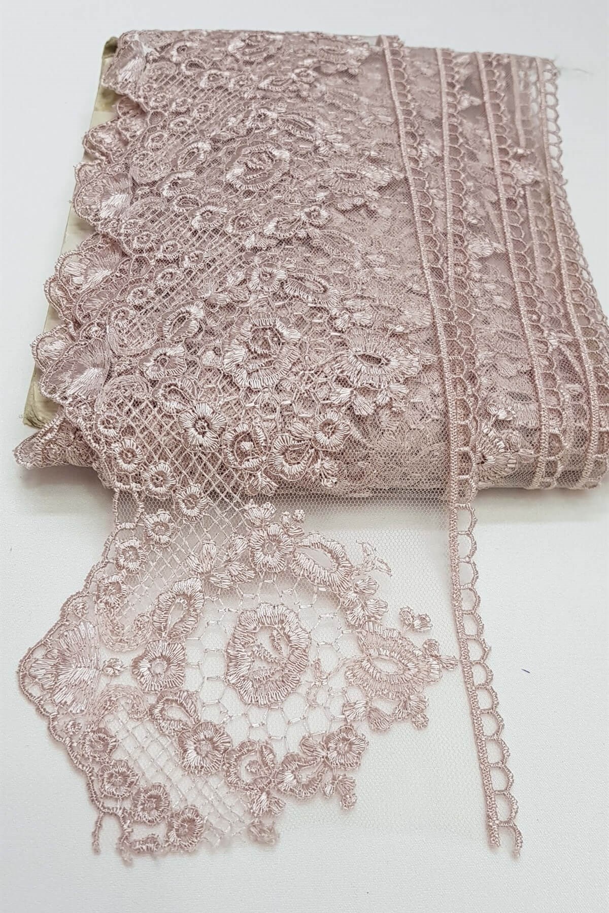 Powder Large Patterned Lace