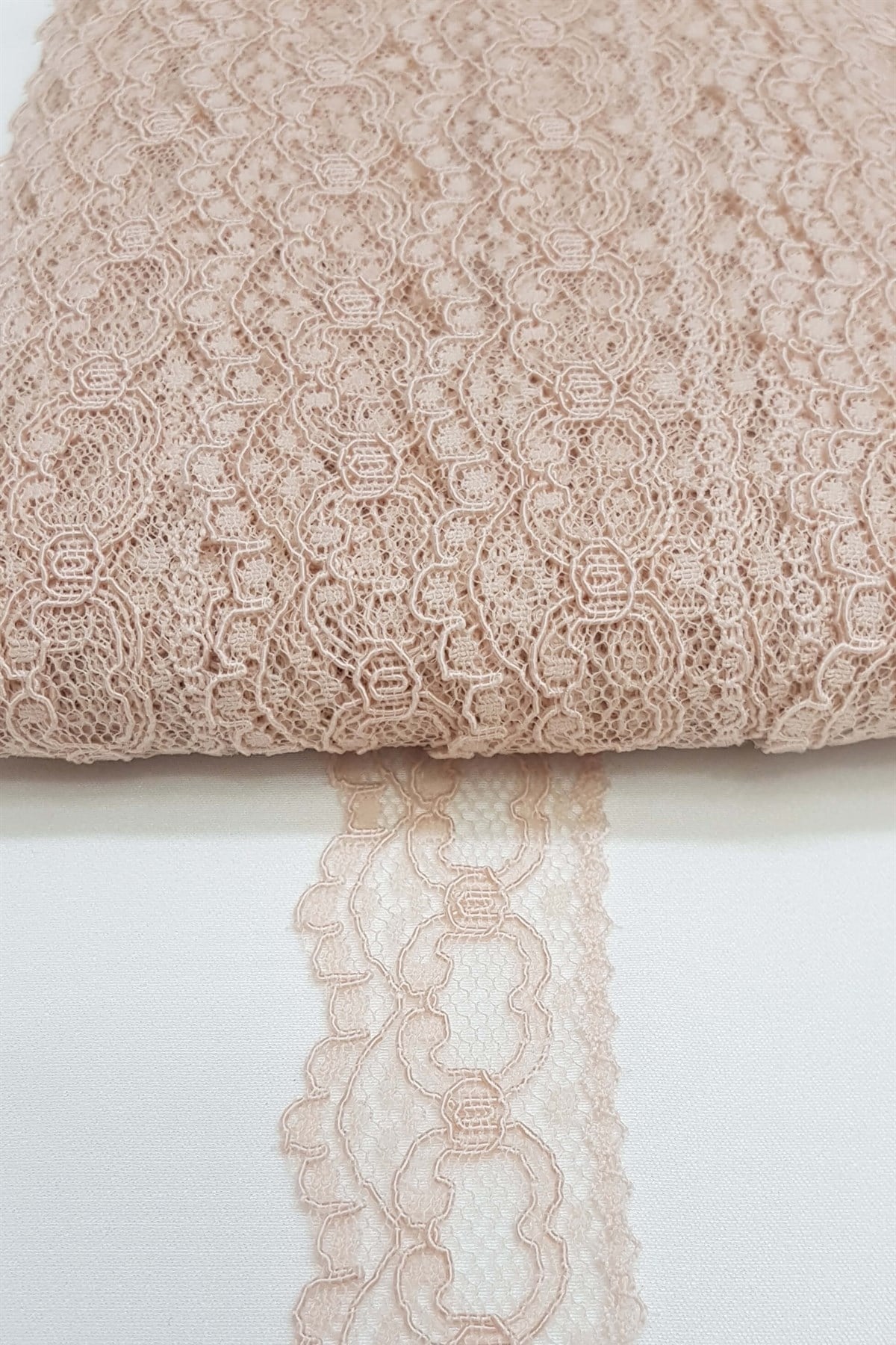 Powder Cola Swan Lace 3 cm