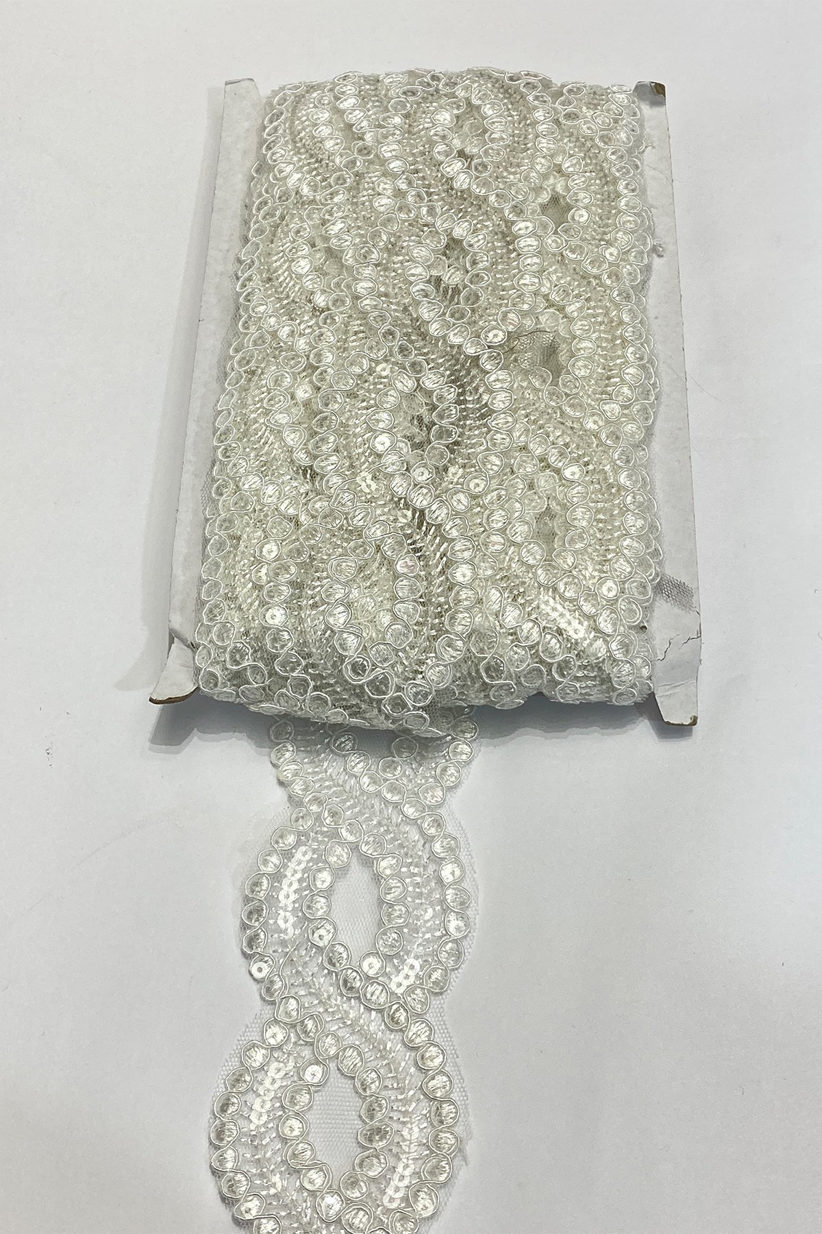 Pullu Su Yolu Desenli Dantel Şerit