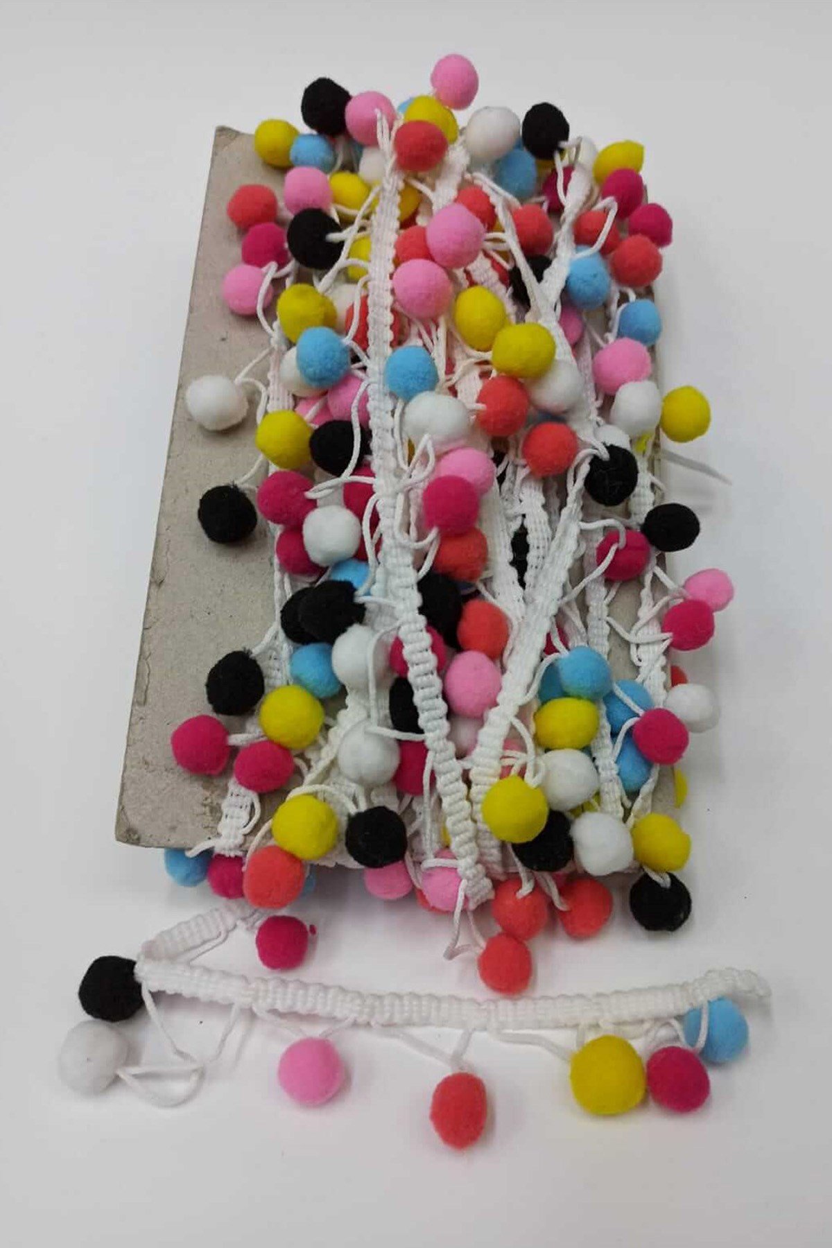 Rengarenk Ponponlu Saçak Şerit