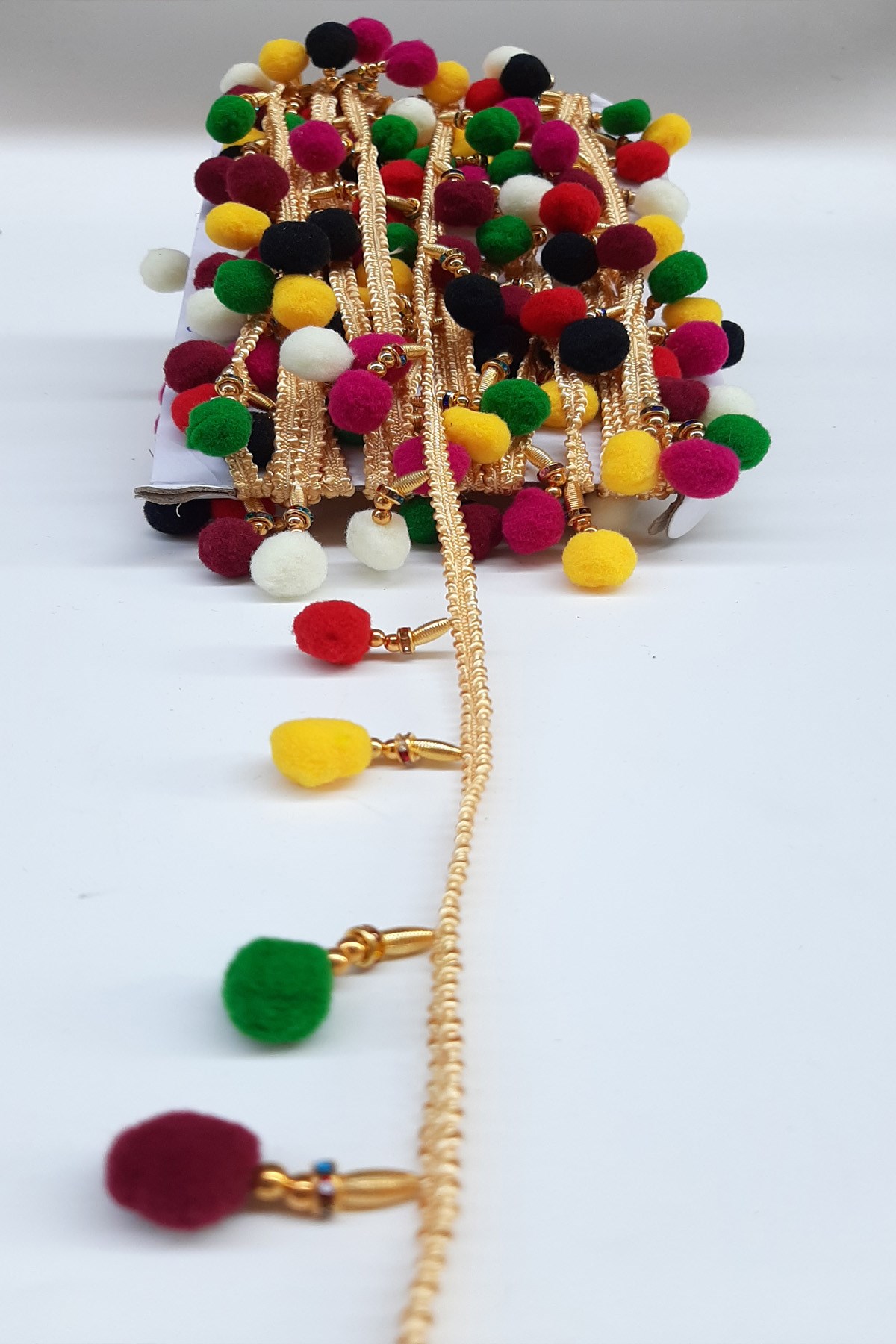 Renkli Badem Ponponlu Sacak Serit