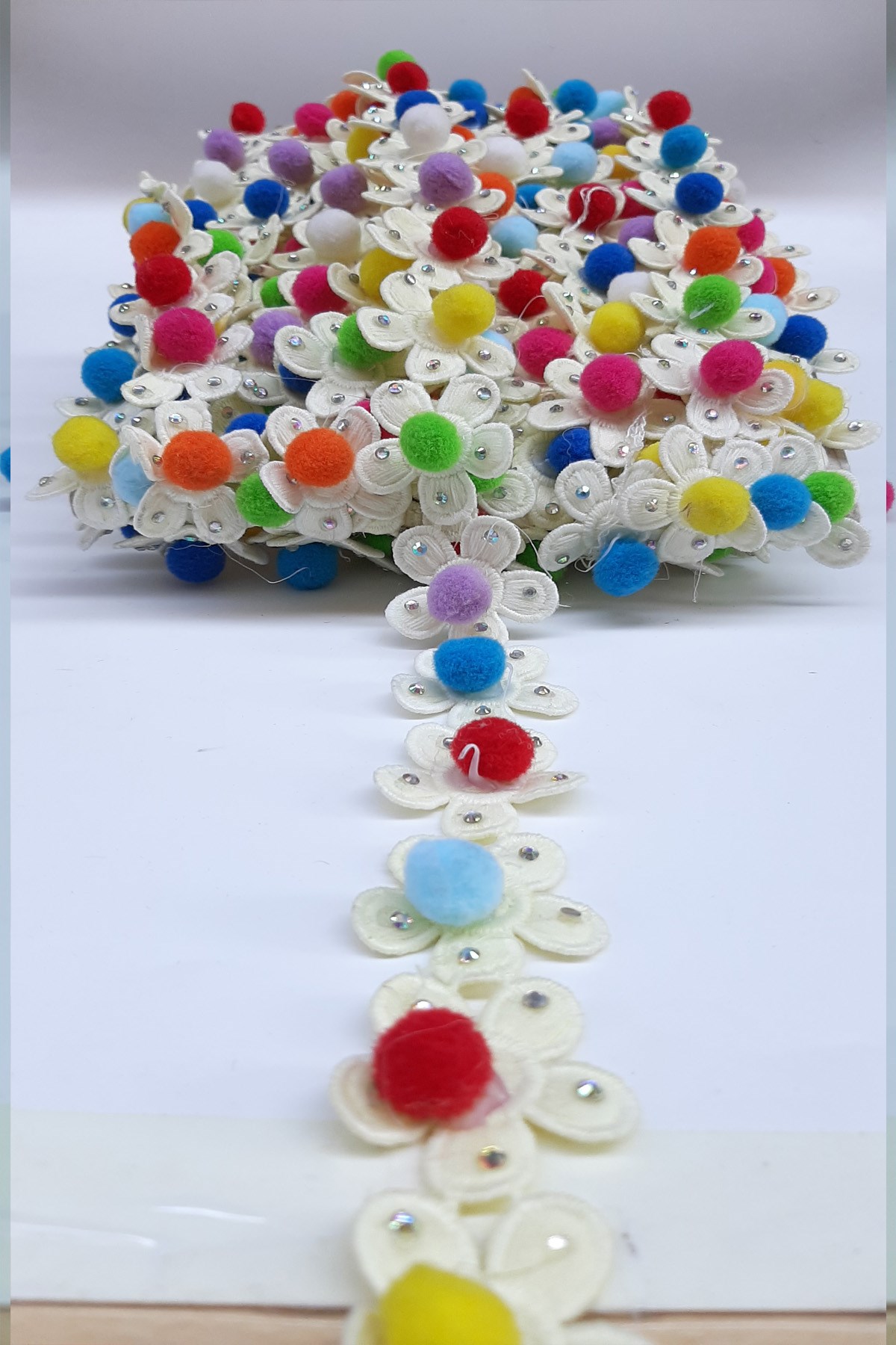 Renkli Papatya Desenli Boncuklu Sacak Serit