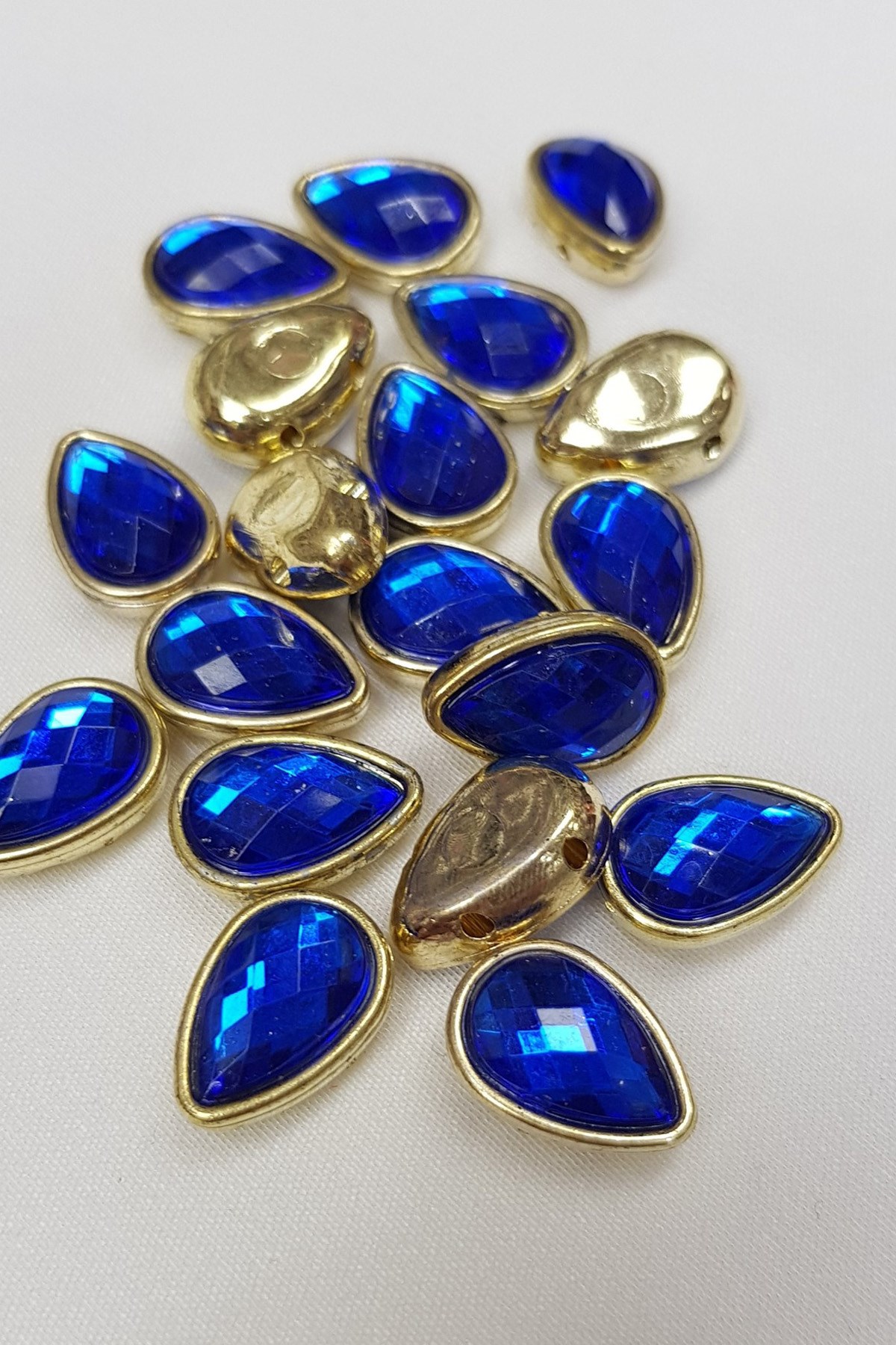 Sax Blue Drop Case Strut Stone 1-1.5cm 10 pcs