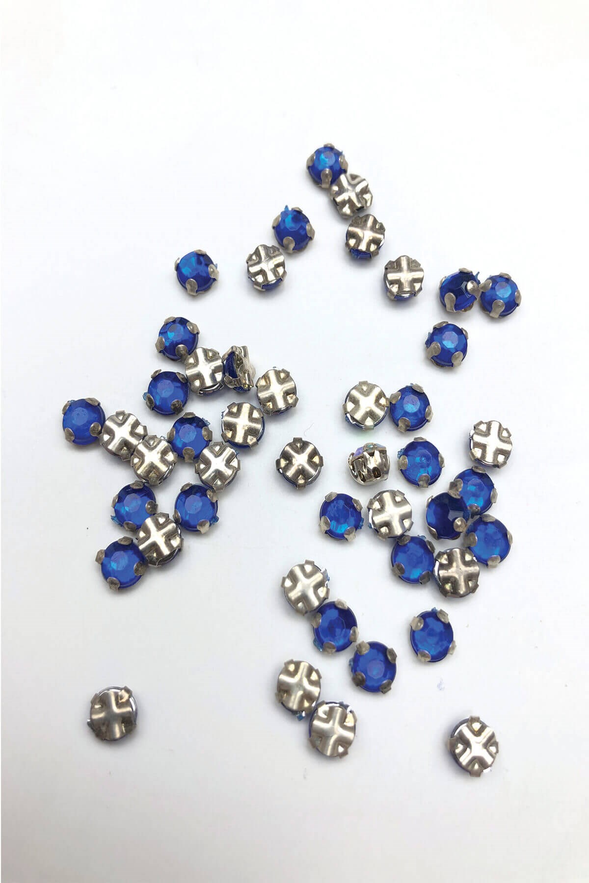 Saks Mavisi Küçük Kasalı Dikme Taş 25 adet