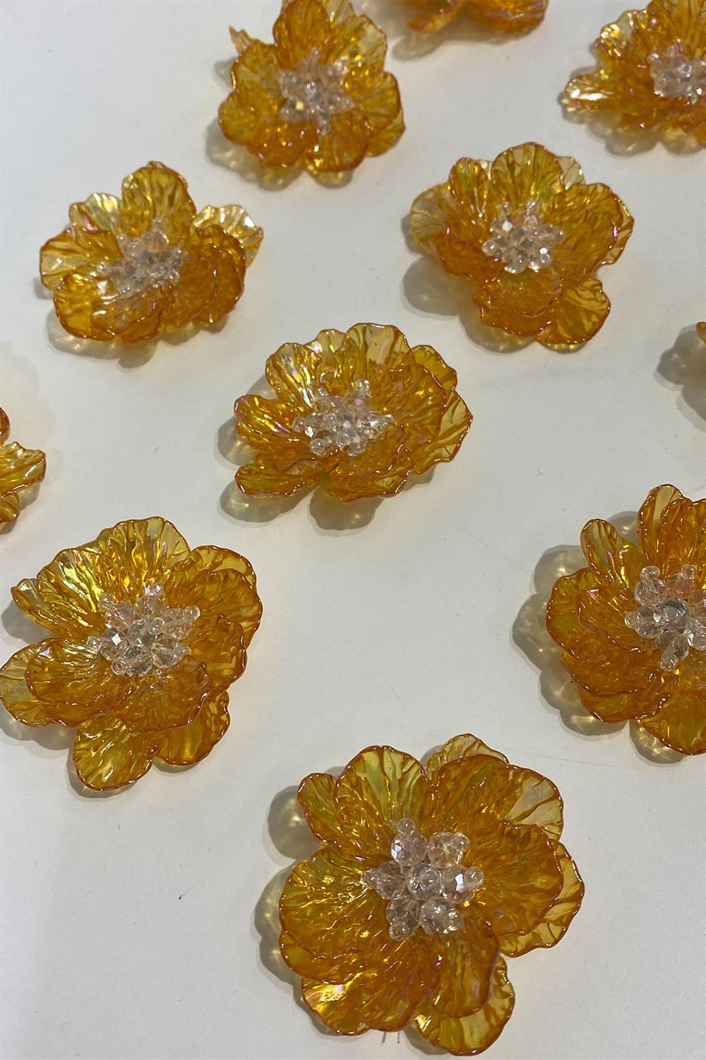 Sarı Sedef Yapraklı Kristal Boncuklu İncili Broş