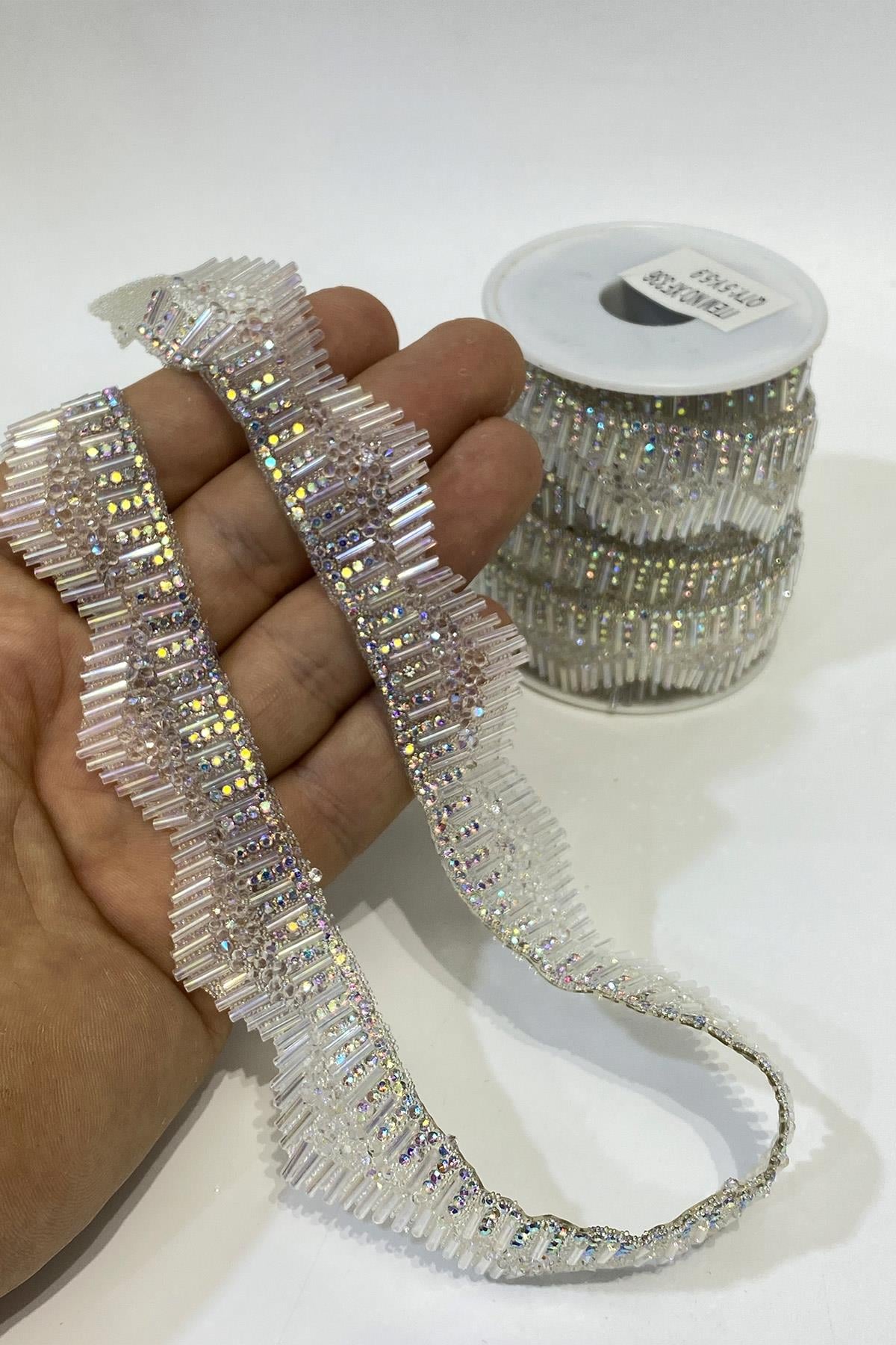 Şeffaf Az Janjanlı Ütüyle Yapışan Uç Şerit Taşlı Aplik