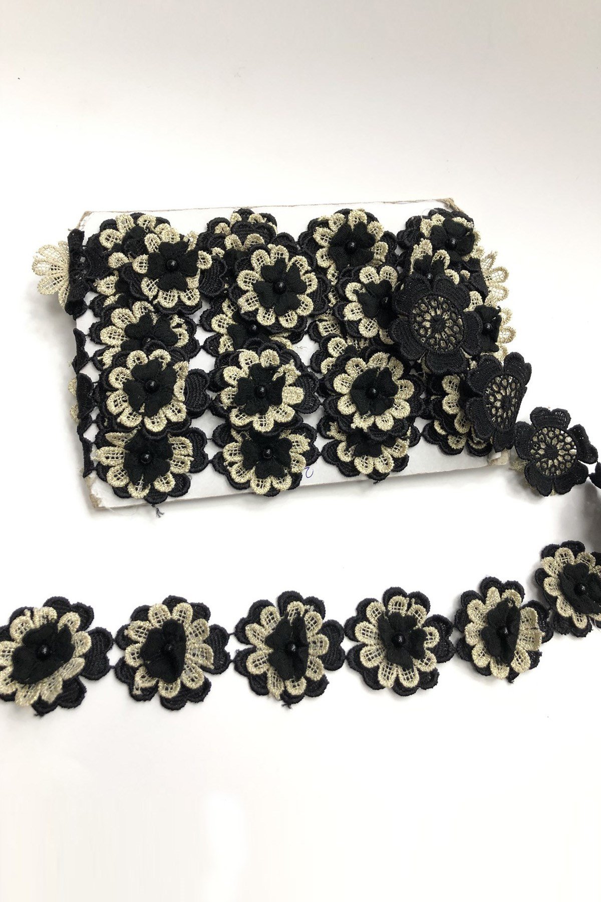 Siyah 3 Boyutlu Çiçekli Şerit