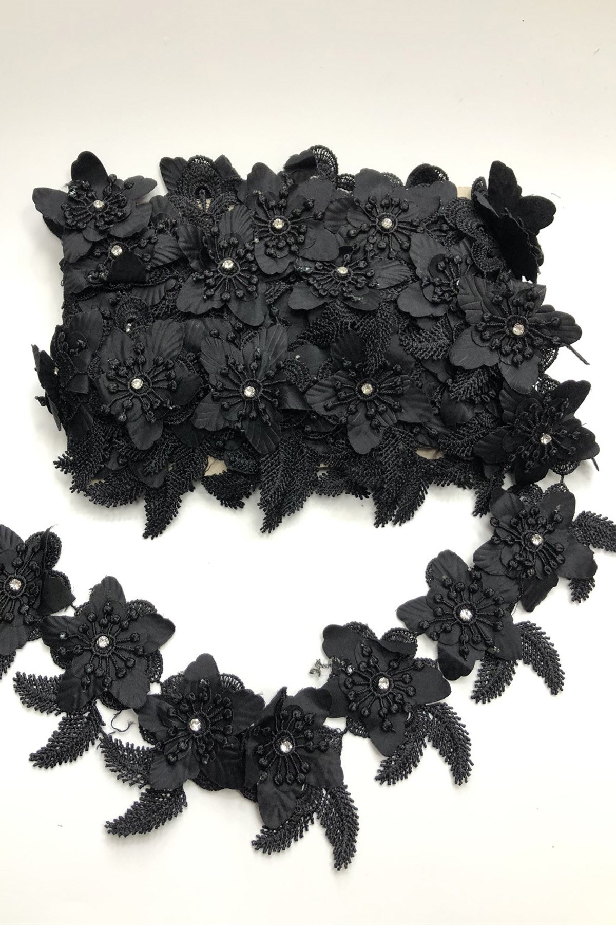 Siyah 3 Boyutlu Çiçekli Şerit