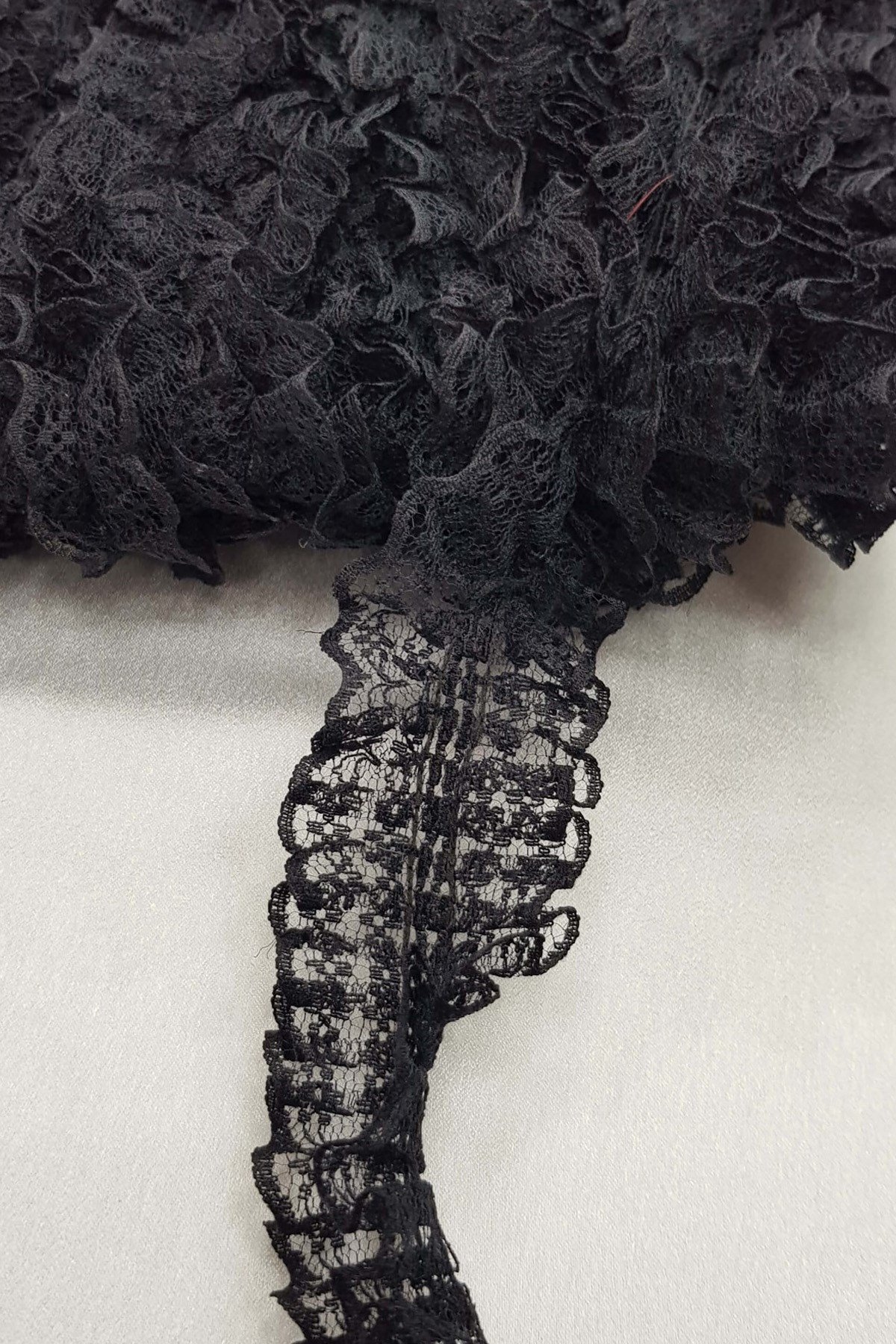 Siyah Çift Taraflı Dantel Fırfır 4 cm