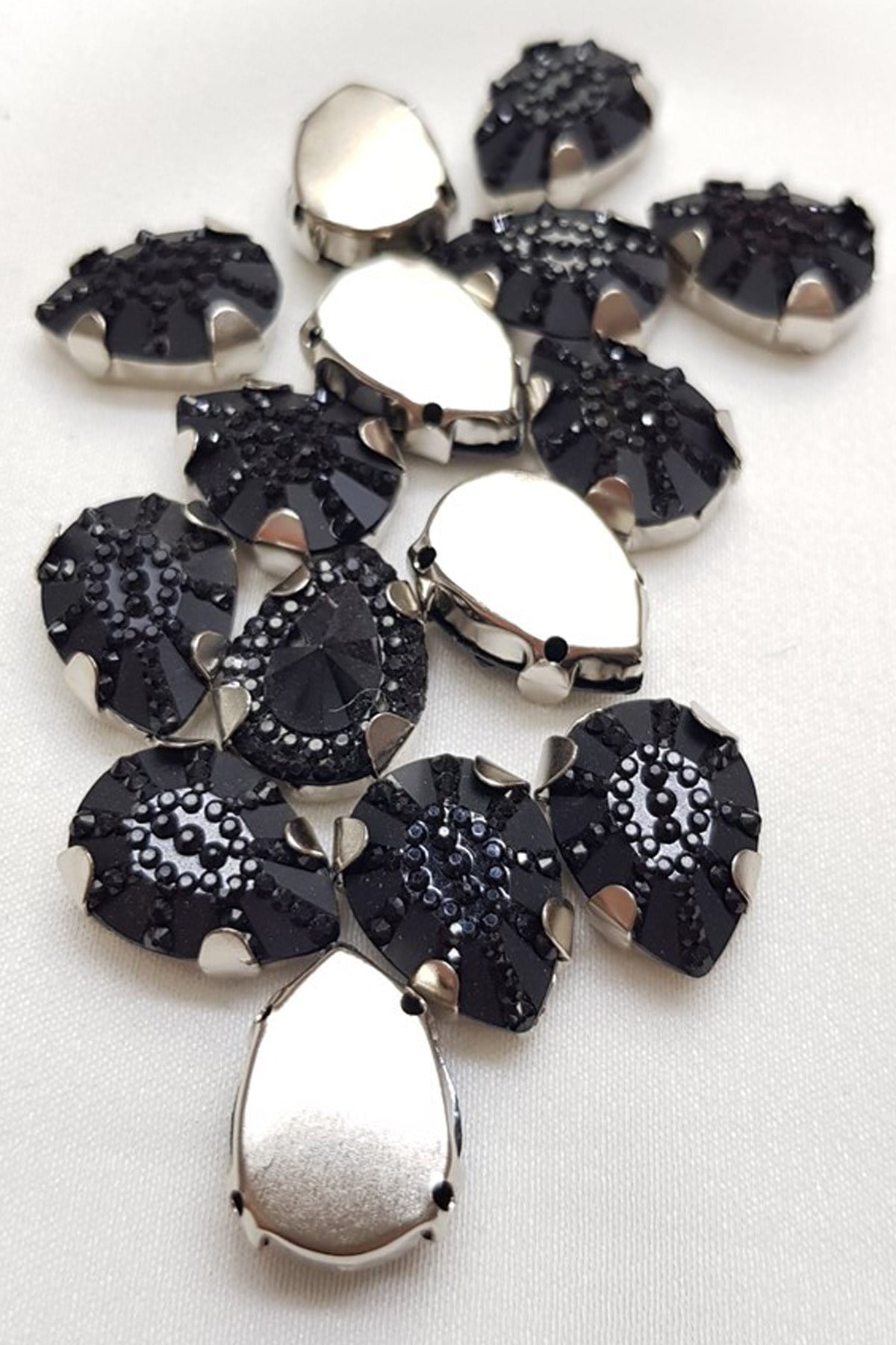 Black Drop Case Strut Stone 1-1.5cm 10 pcs