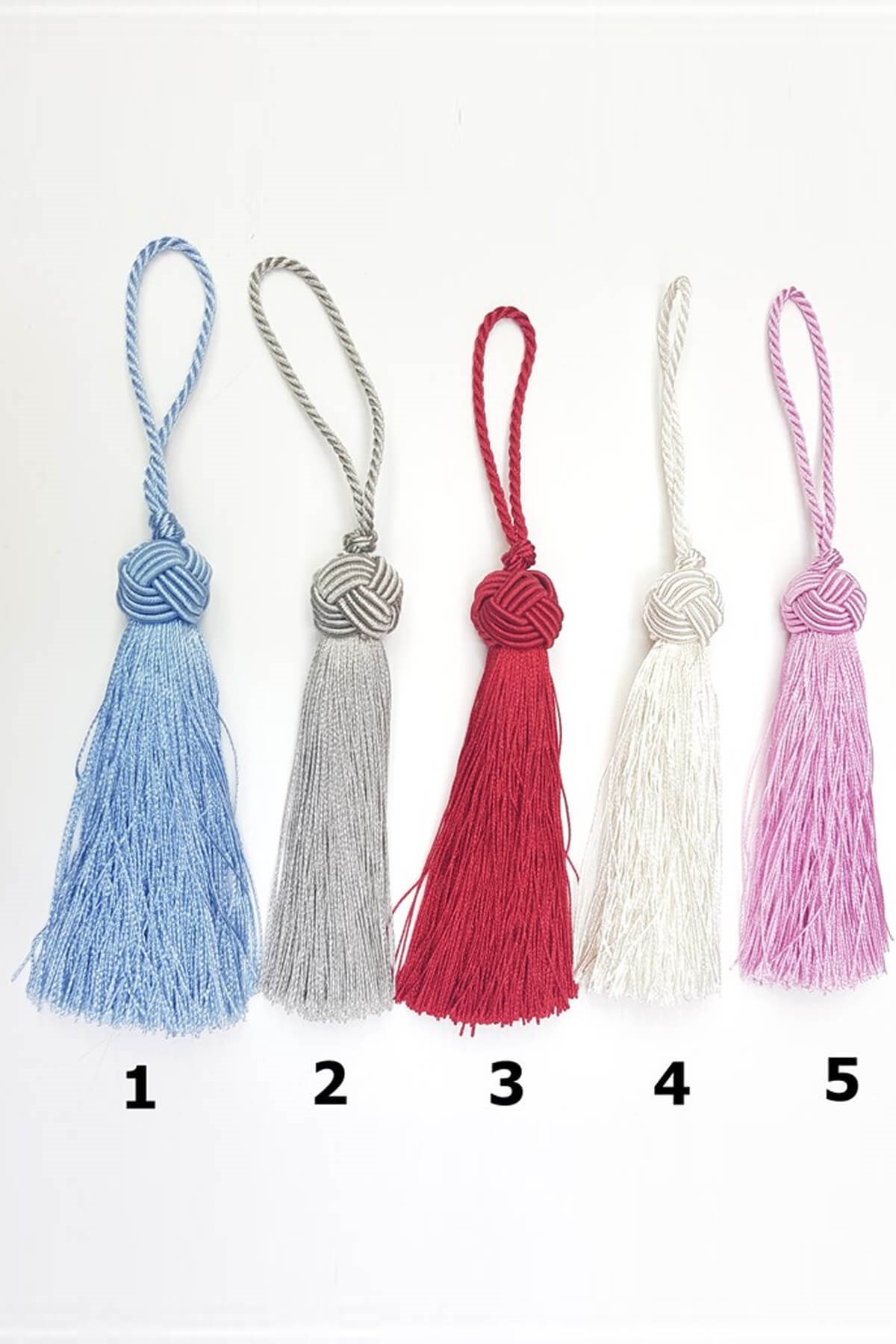 Single Tassel With Bun 12cm