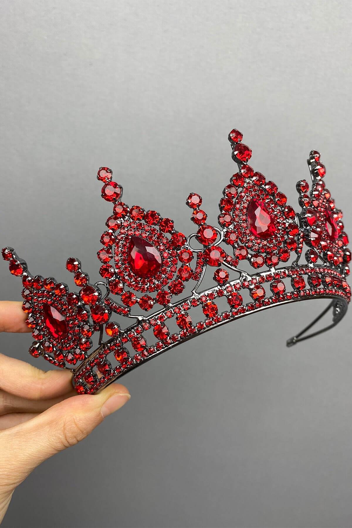Wholesale Red Ahu Model Bridal Henna Crown | Daydreamer