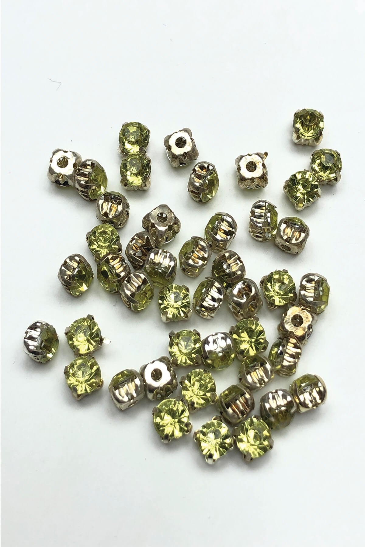 Oil Green Cased Plastic Strut Stone 25 pcs