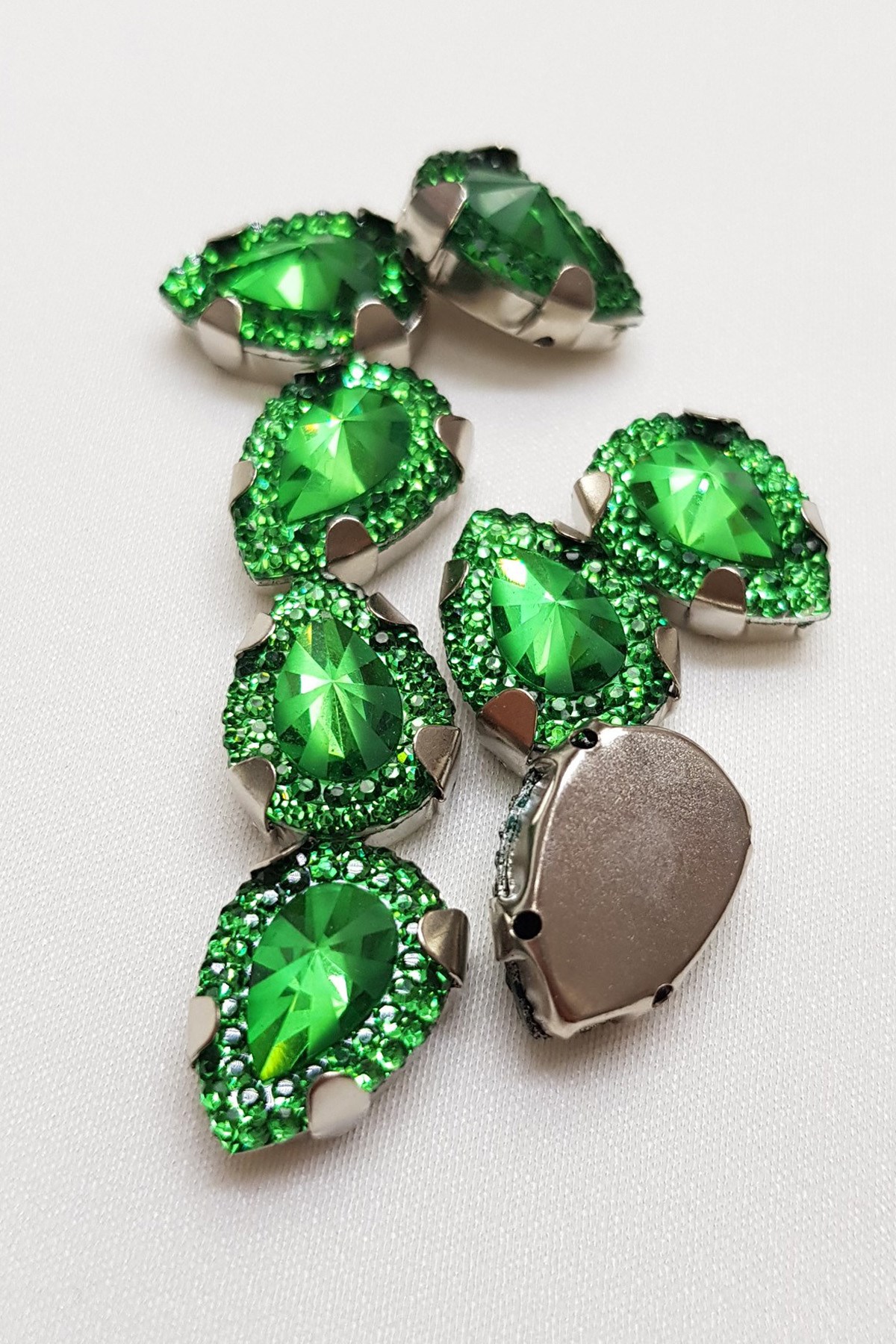 Green Drop Case Strut Stone 1-1.5cm 10 pcs