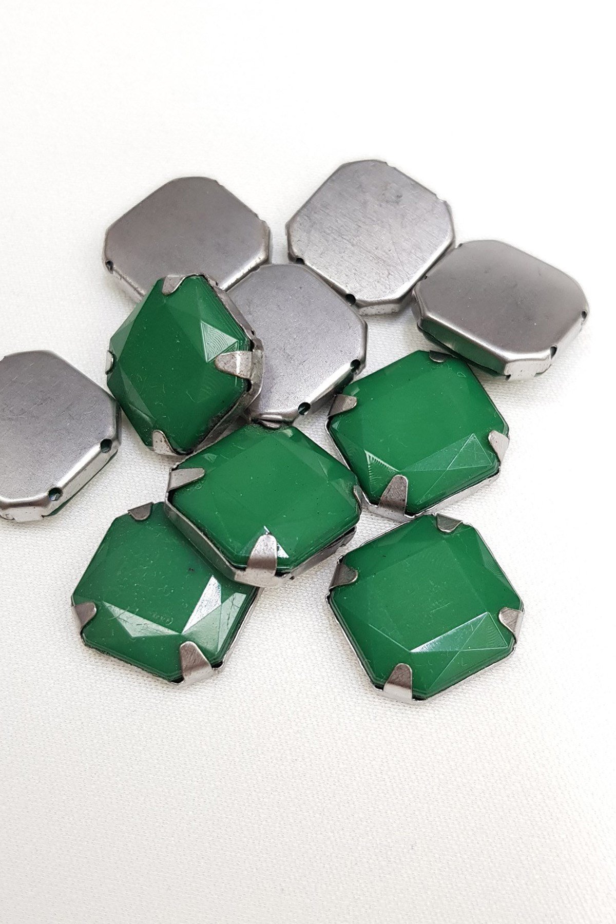 Yeşil Kare Kasalı Dikme Taş 1,5 cm 10 adet