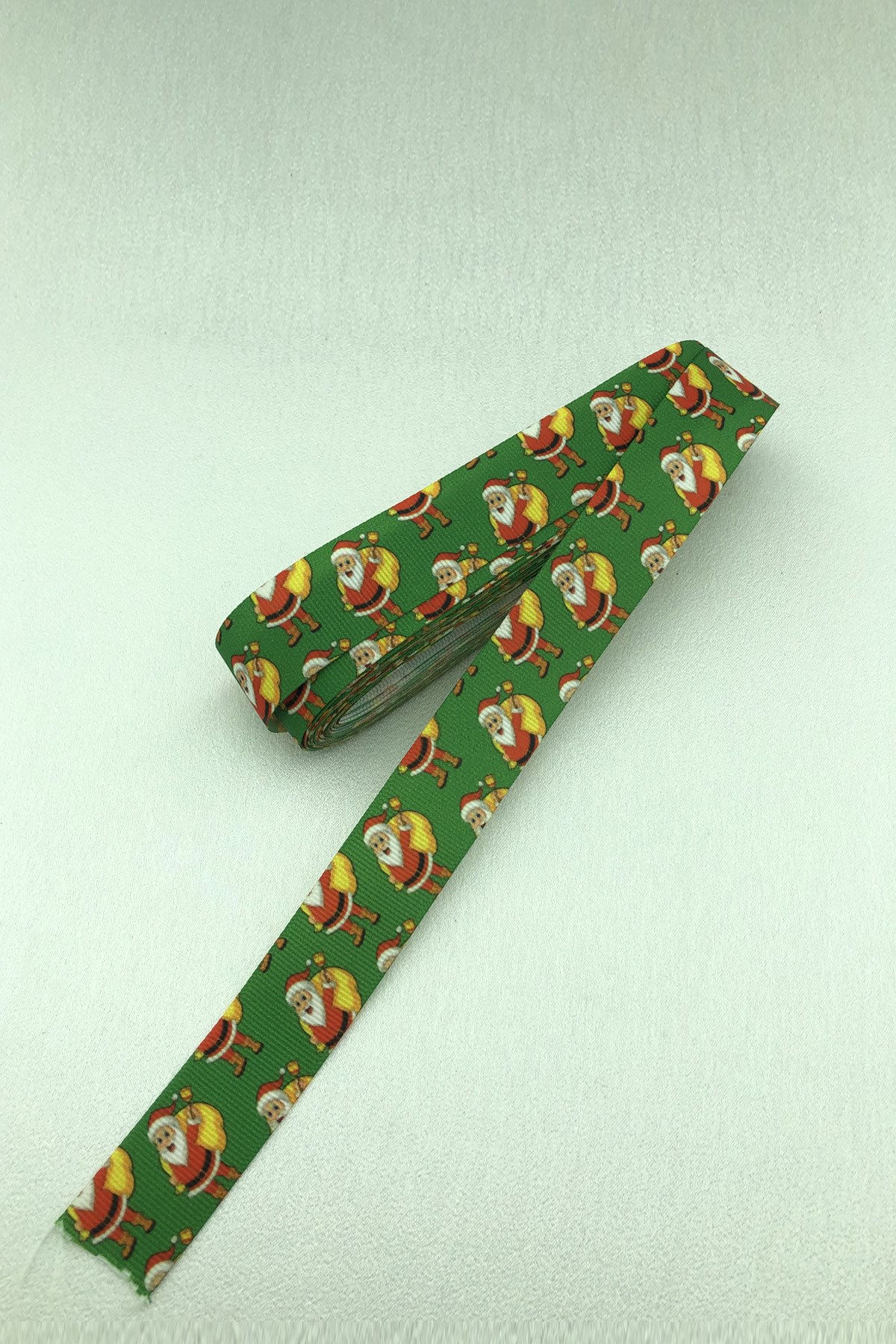 Yeşil Noel Baba BAskılı Grogren Yılbaşı Kurdelesi 2,5 CM