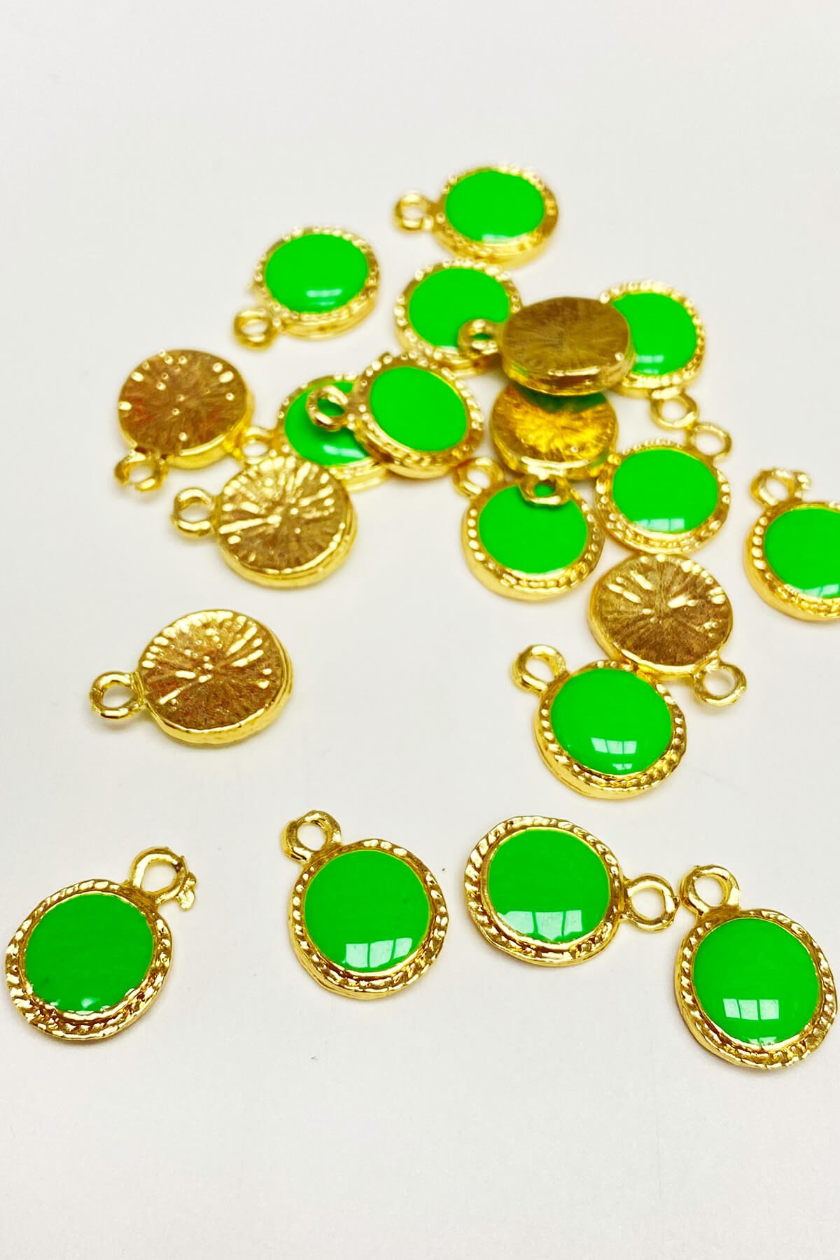 Green Round Enamel Pendant 1 Piece