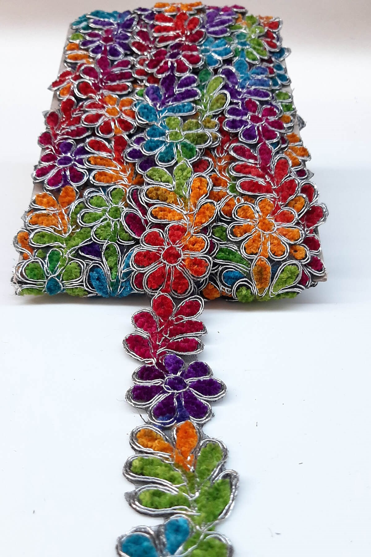 Clover Patterned Antique Stripe Guipure