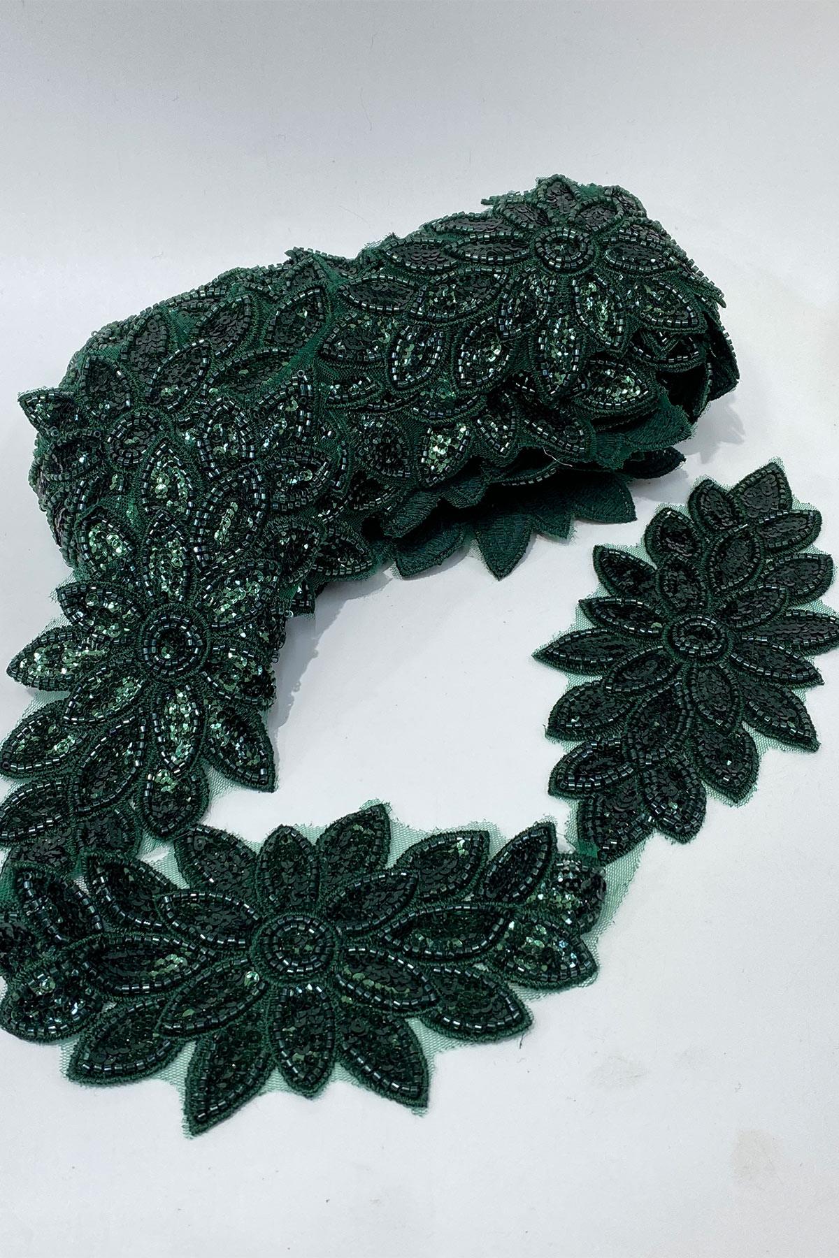 Zümrüt Yeşili Boncuk İşlemeli Çiçek Desen Baklava Geniş Şerit Aplik 1 Metre