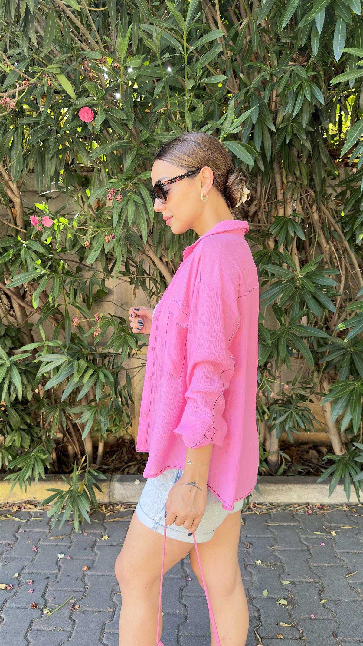 Siyah Dikiş Detaylı Pembe Gömlek