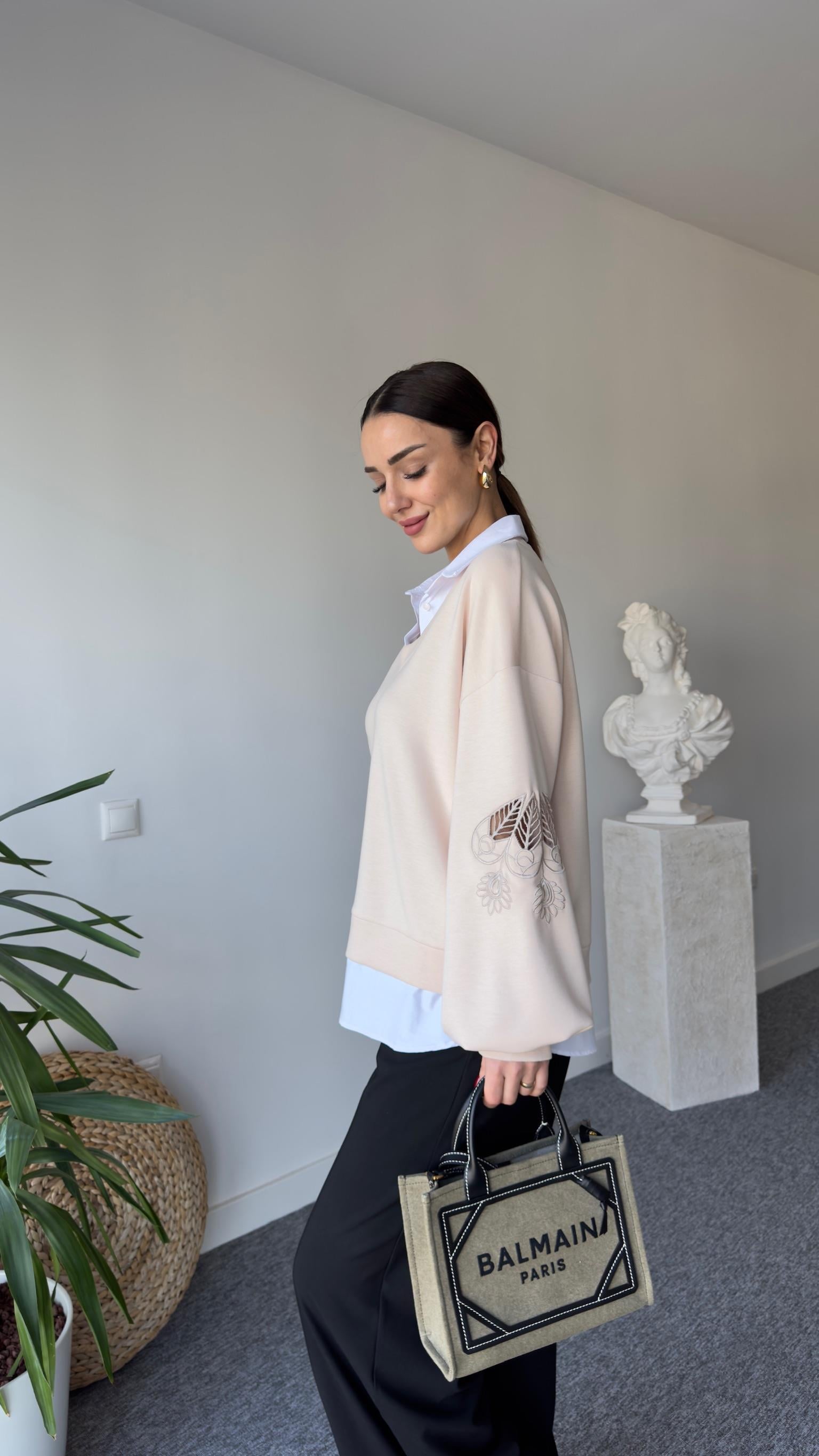 Gömlek Detaylı Kollar Aplikeli Bej Modal Sweat