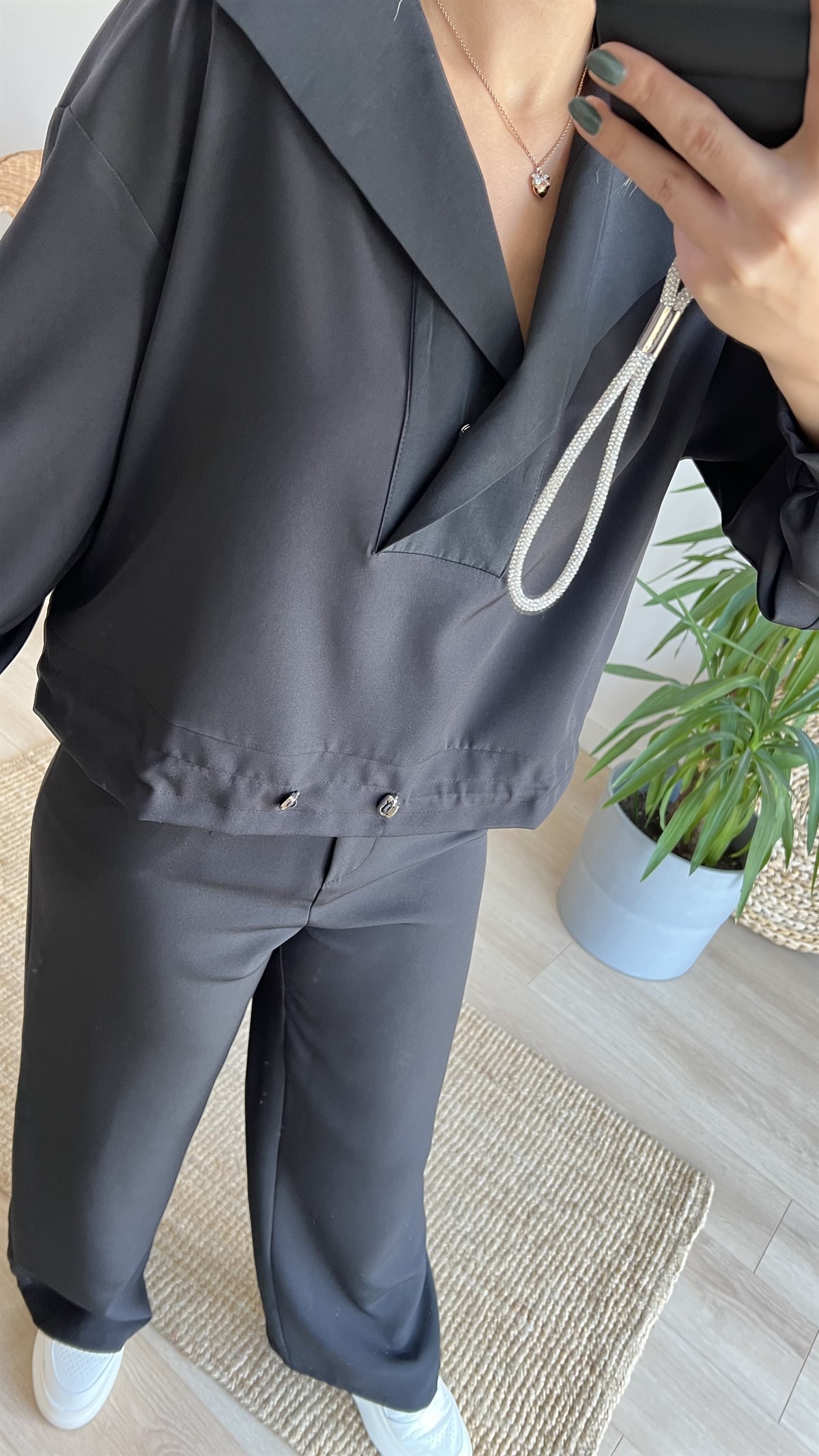 Gömlek Yaka Bel Büzgülü Siyah Sweat