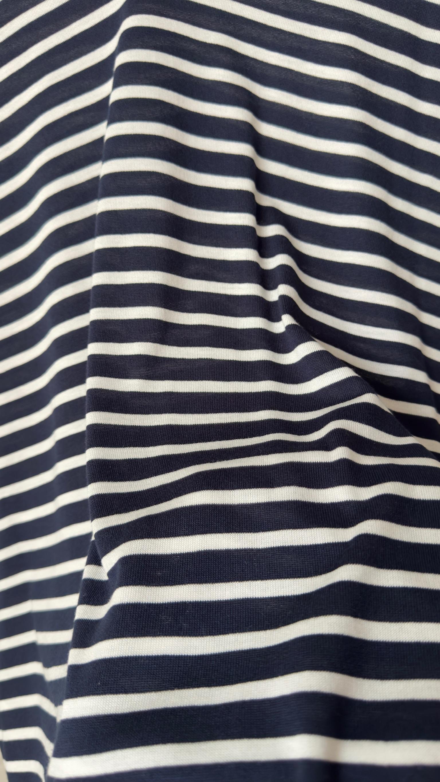 Ön Arka V Yaka Çizgili Tshirt