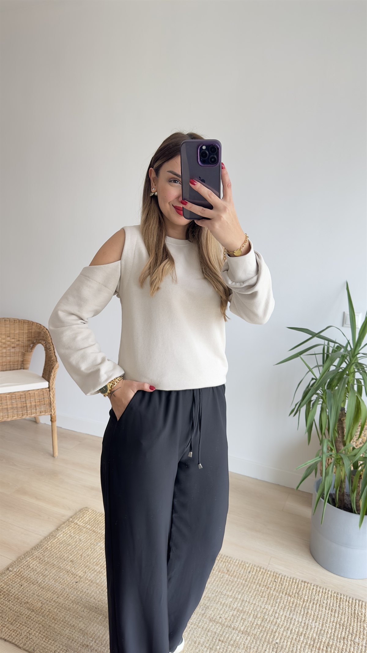 Omuzları Açık Bej Sweat