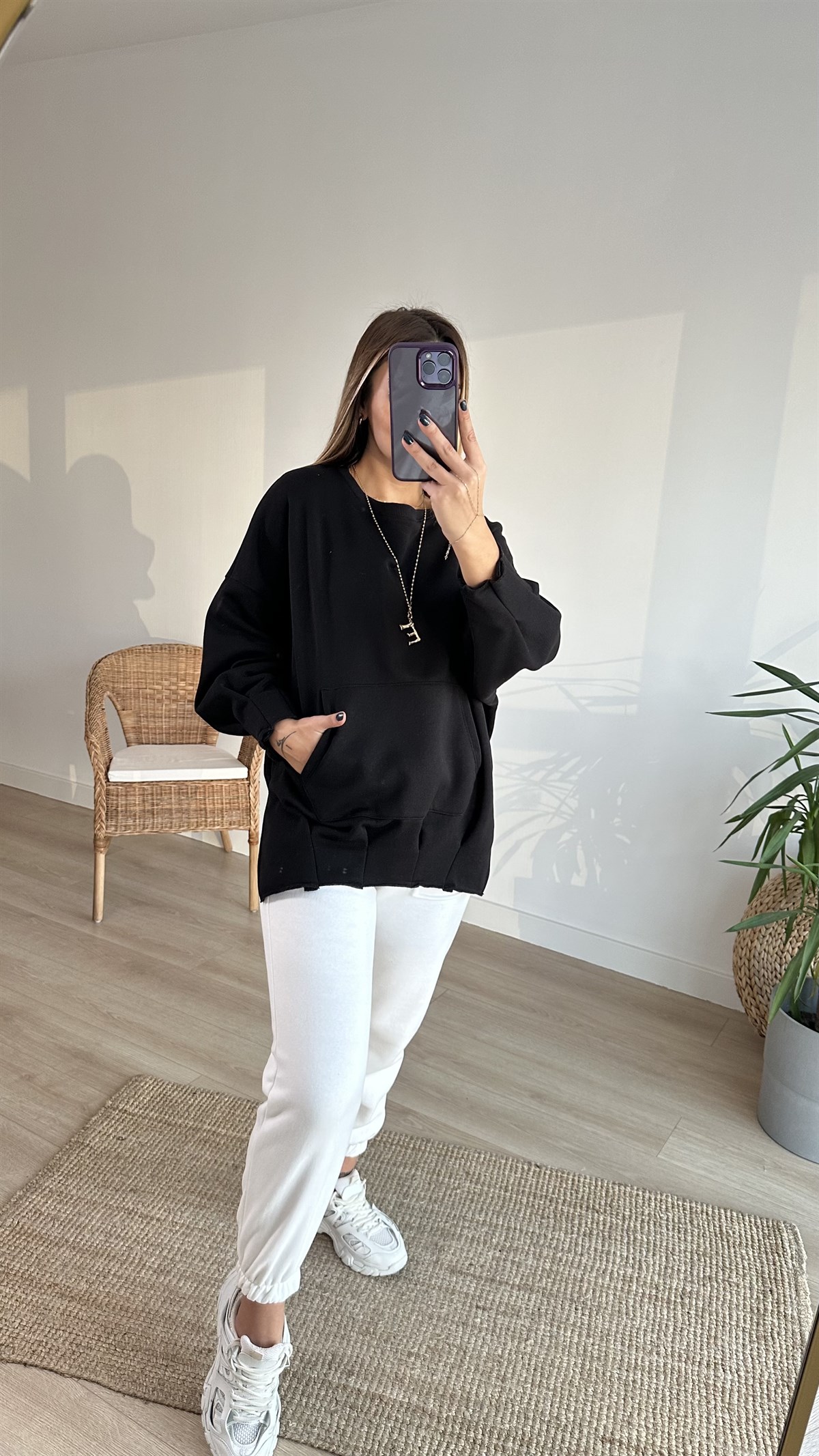 Pileli Yanları Yırtmaçlı Siyah Sweat
