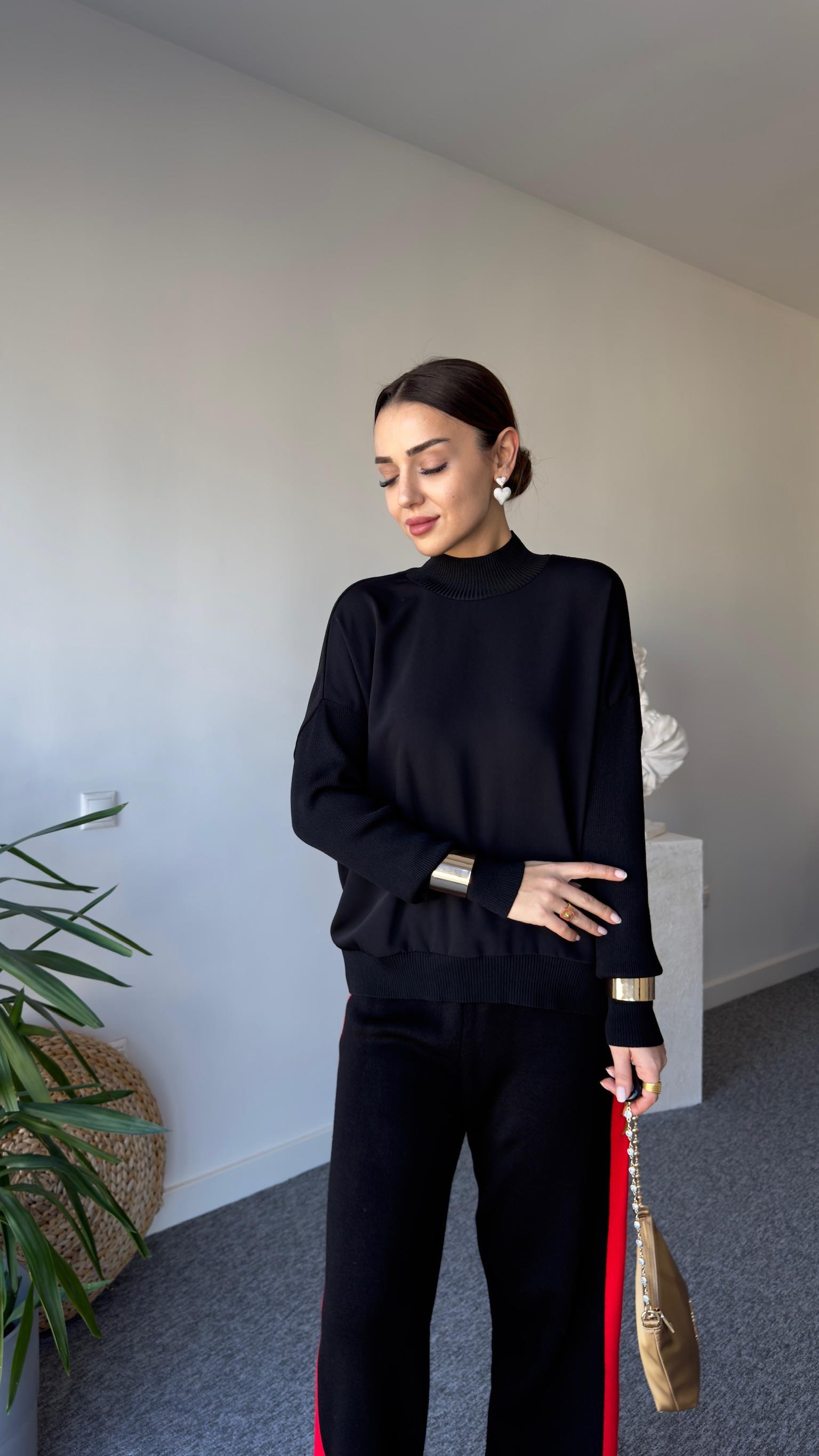 Dik Yaka Krep Kumaş Detaylı Triko