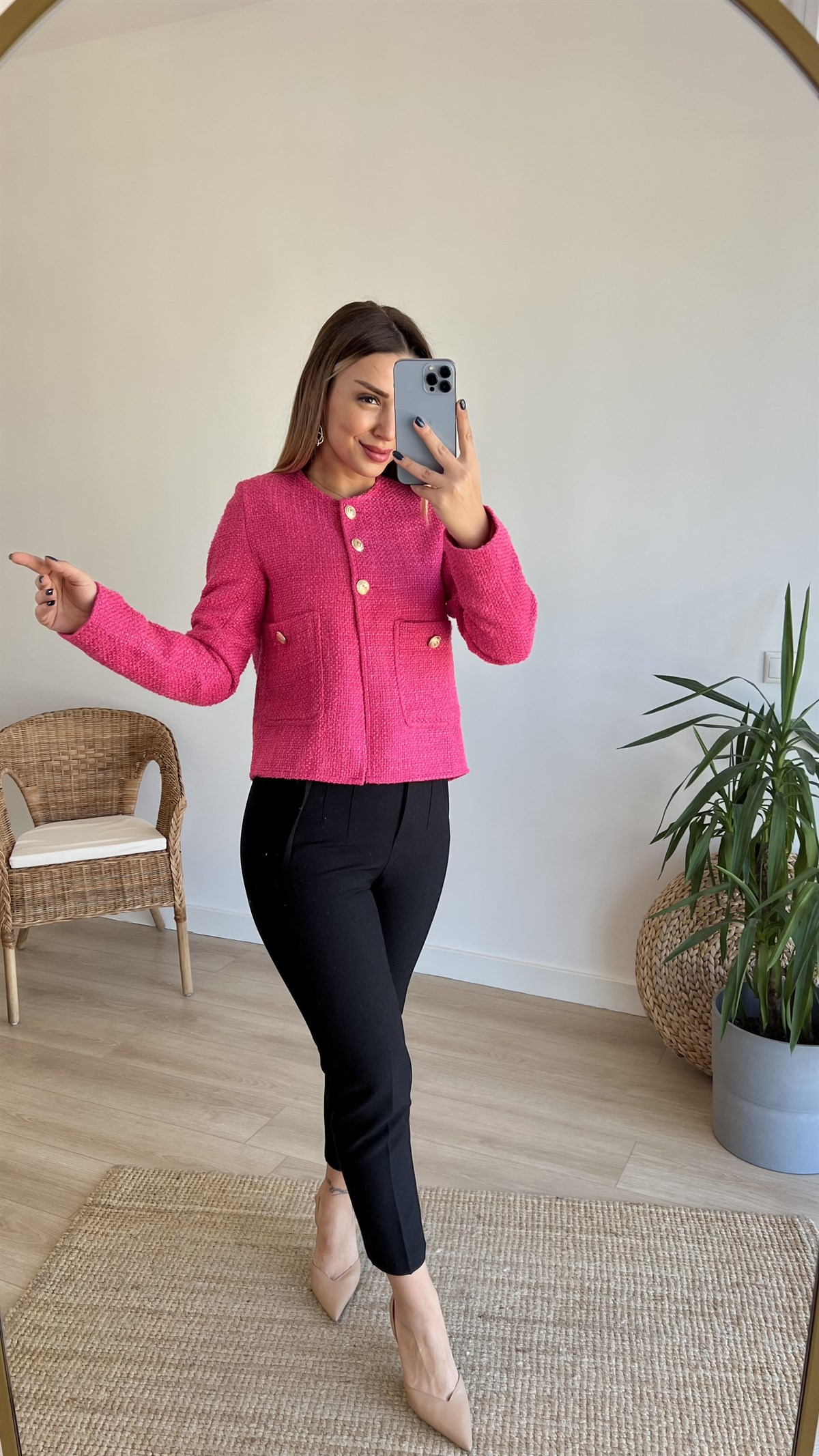  Gold Düğmeli Pembe Ceket