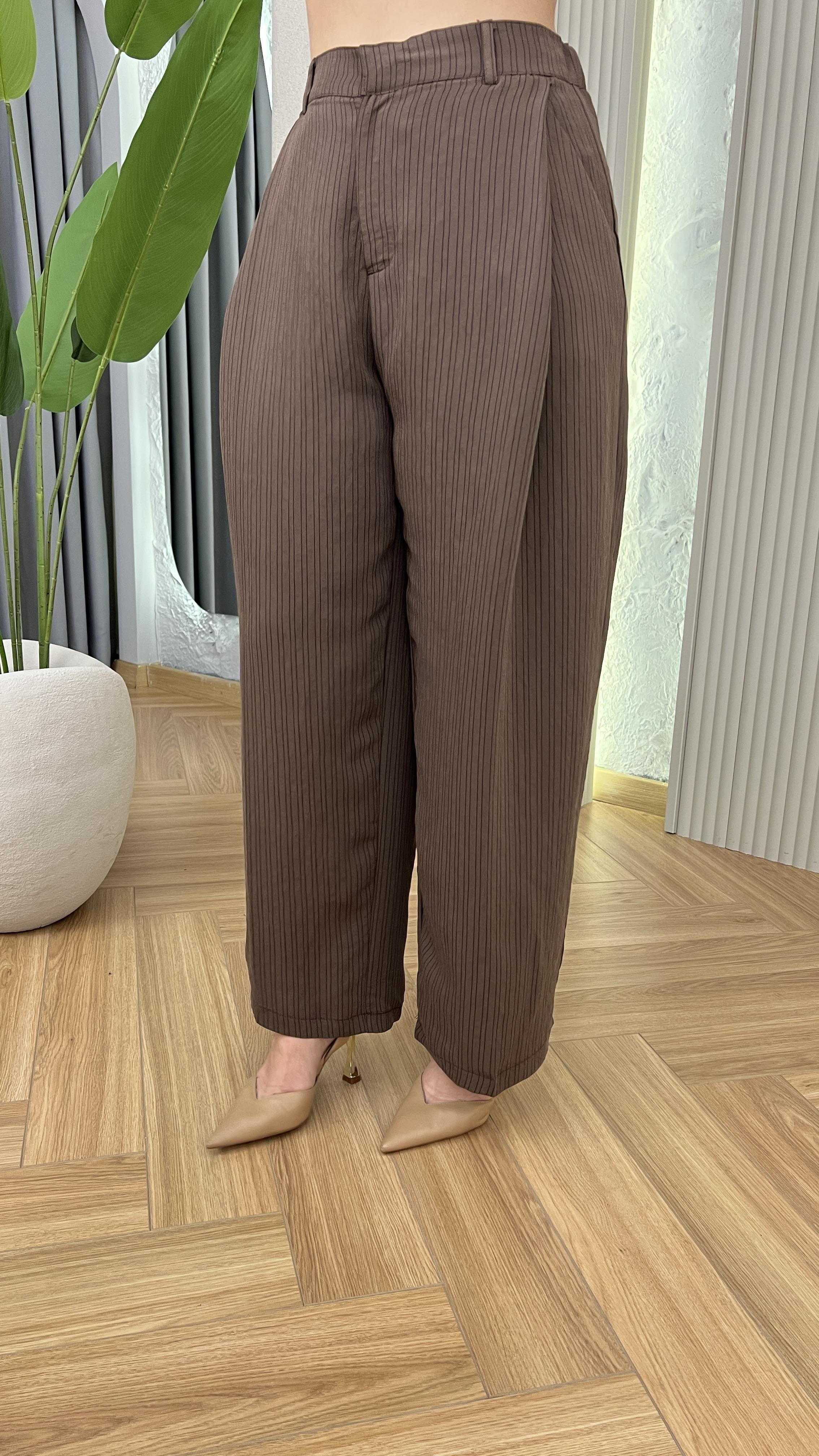 Kewin Çizgili Pile Detaylı Kahve Pantolon