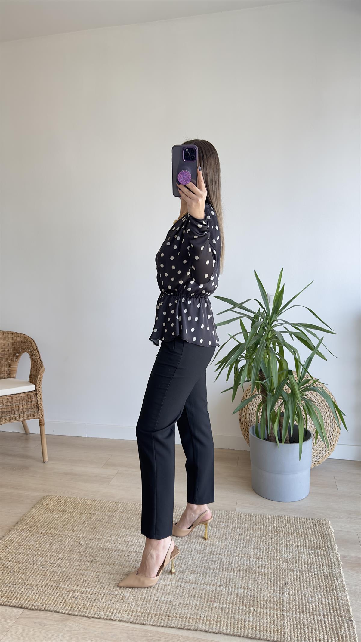 Vatkalı Puantiyeli Bluz