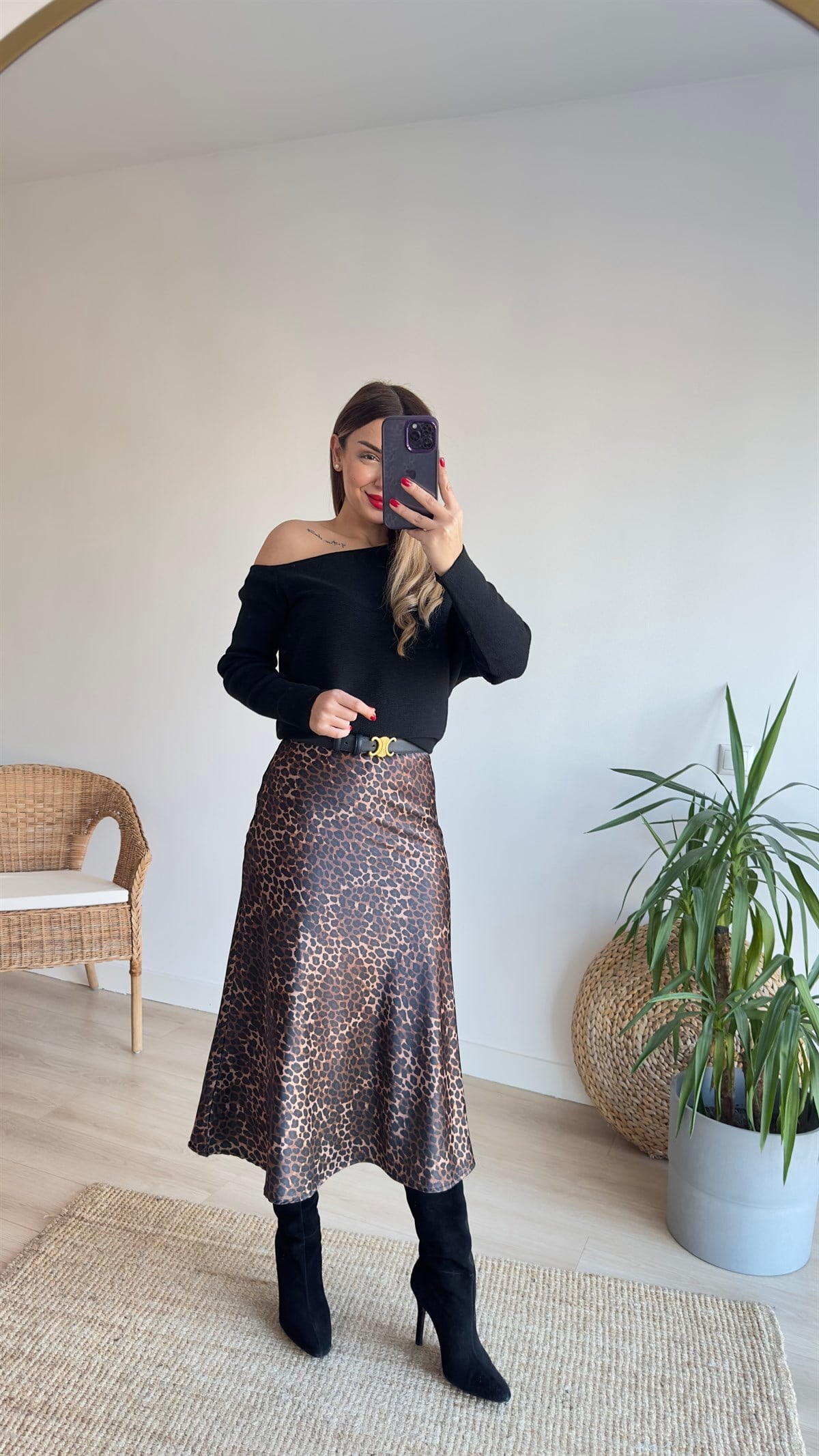 Yakası Çıkabilen Siyah Triko