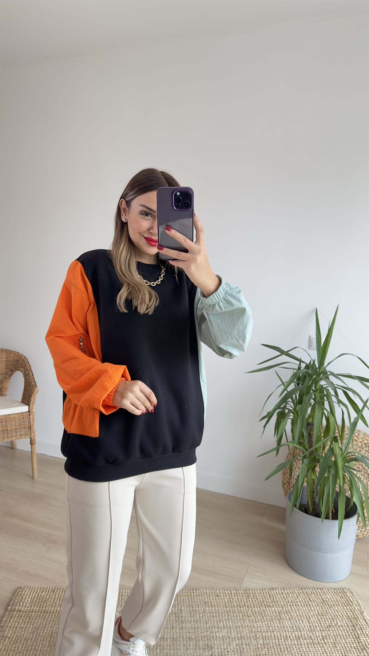 Kolları Renkli Paraşüt Siyah Sweat