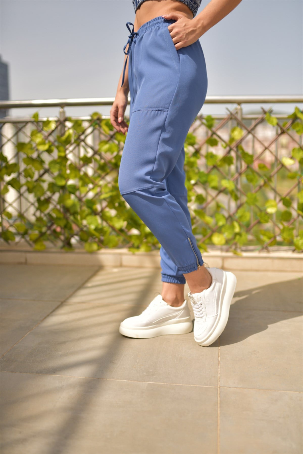 Paça Fermuar Detaylı Mavi Jogger Pantolon