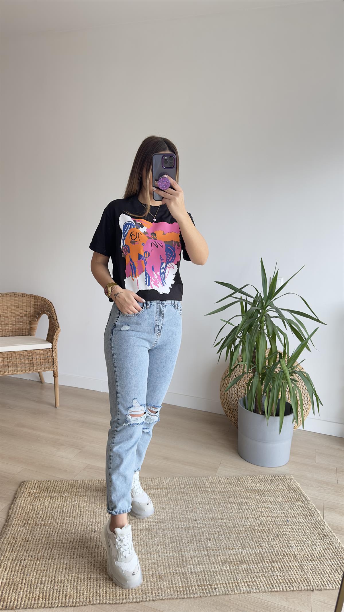 Renkli Kız Baskılı Siyah Tshirt