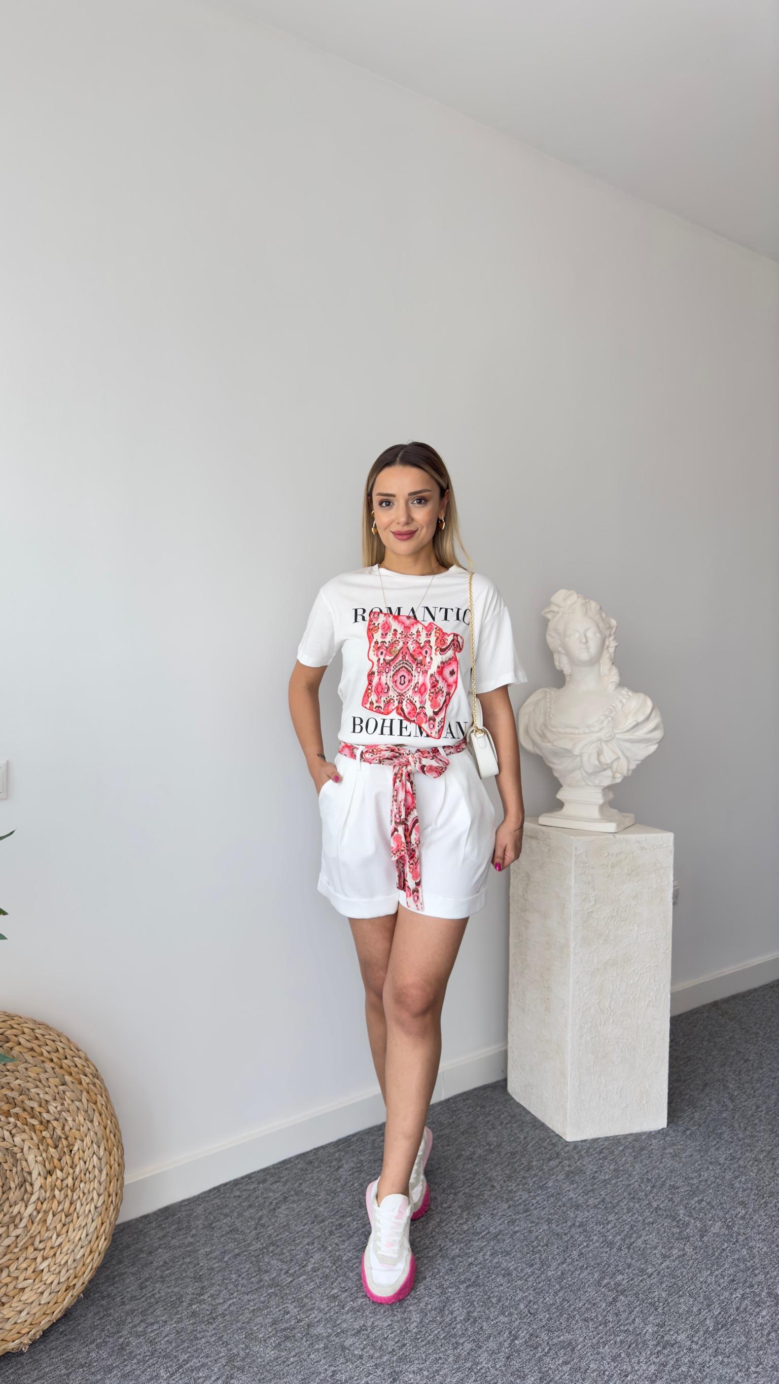 Zey Renkli Baskı Beyaz Tshirt