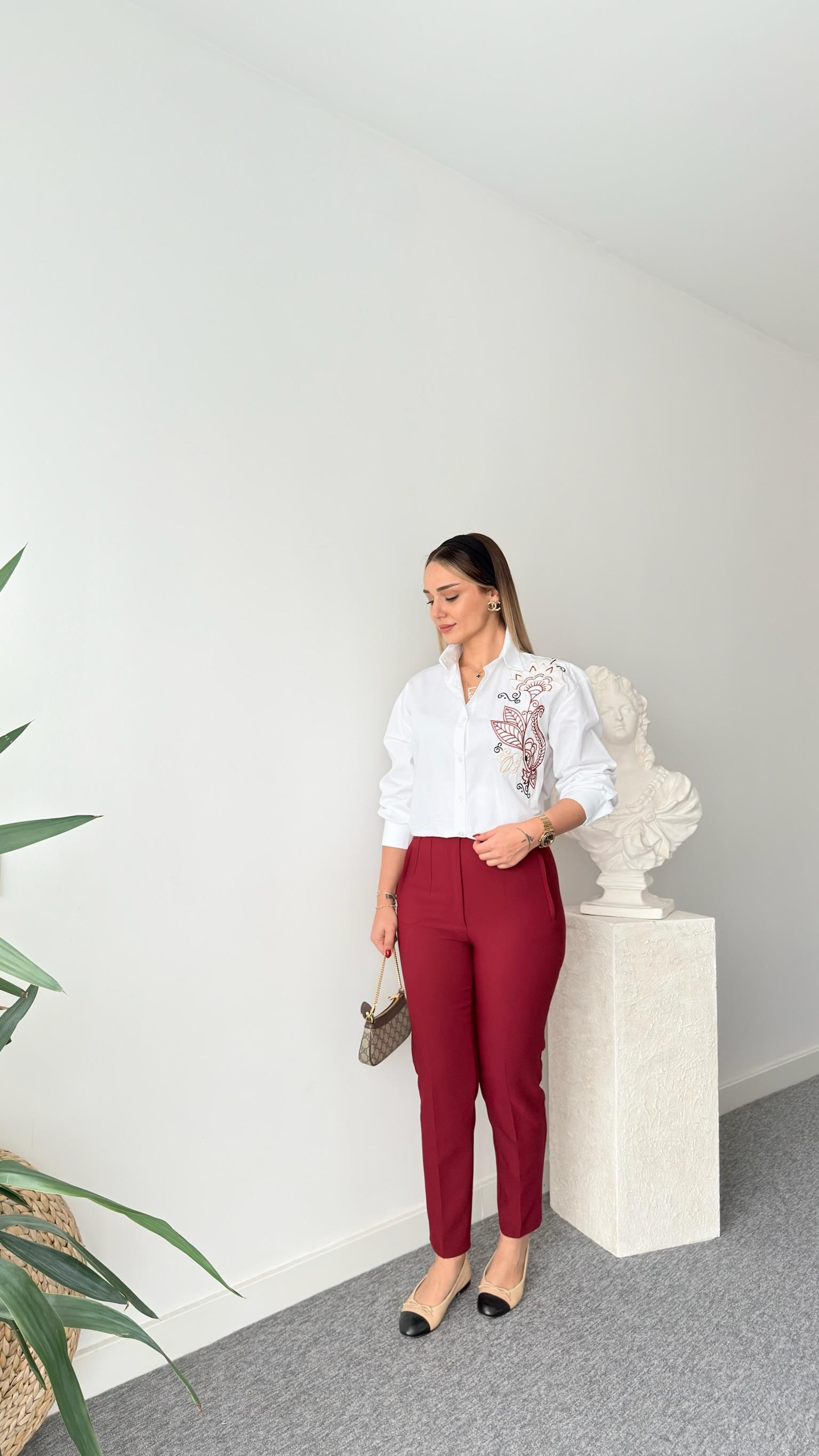 Nora Marka Model Nakışlı Beyaz Gömlek
