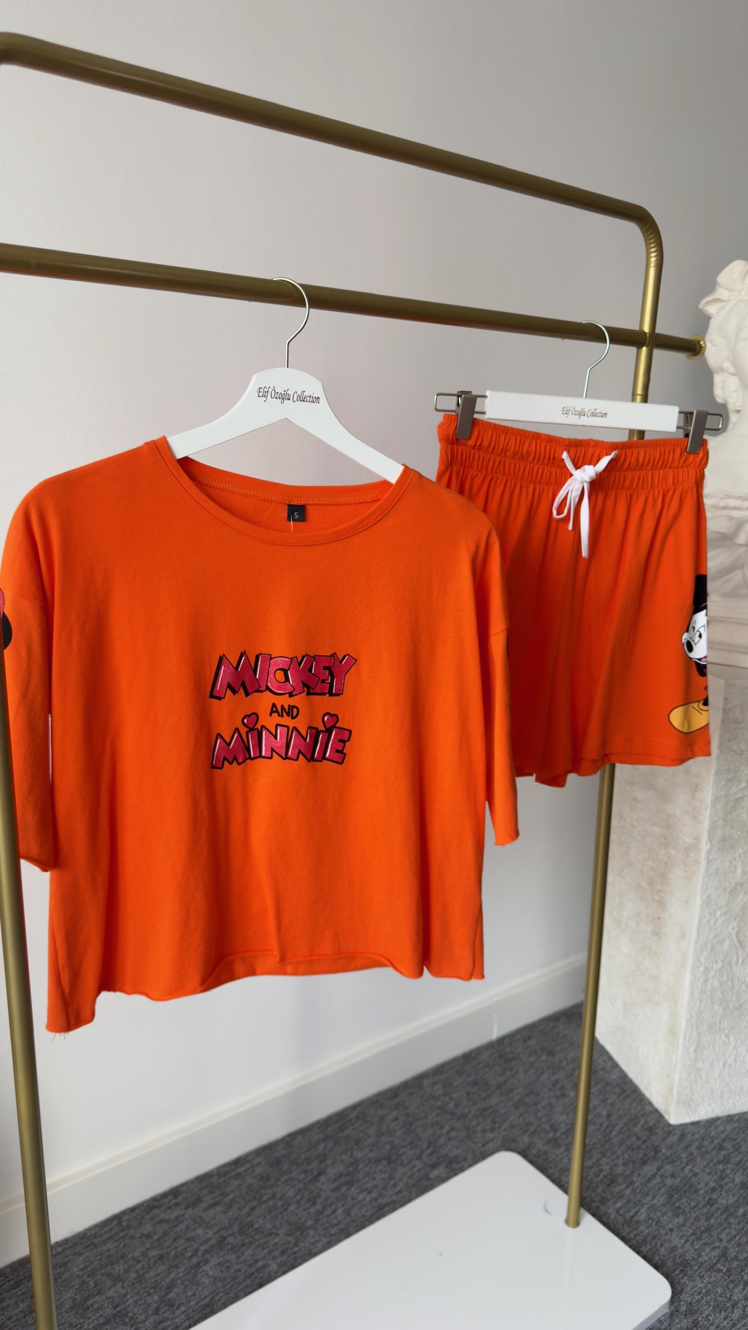 Turuncu Mickey Baskılı Şortlu Takım