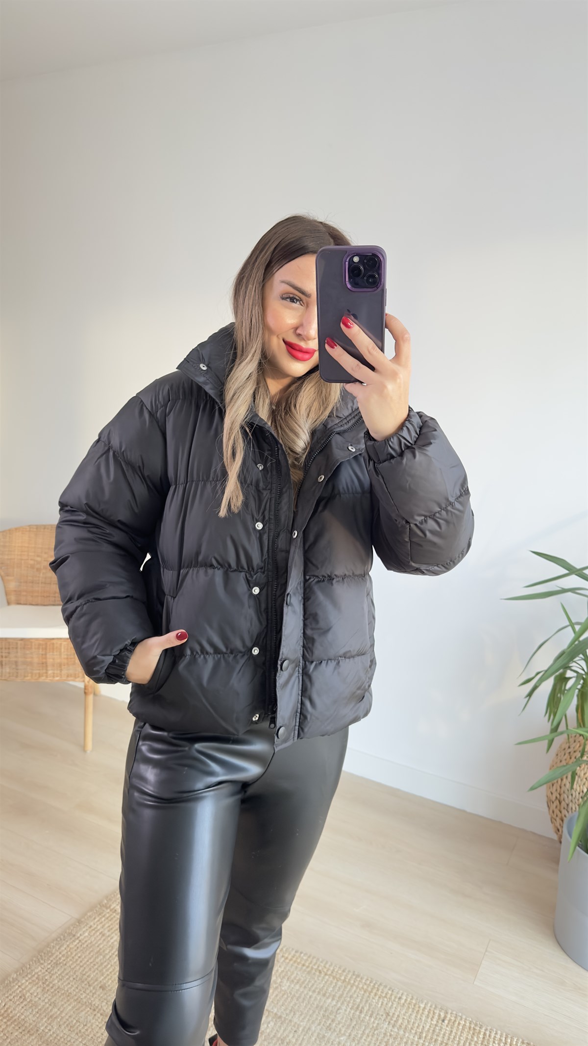 Dik Yaka Siyah Şişme Mont