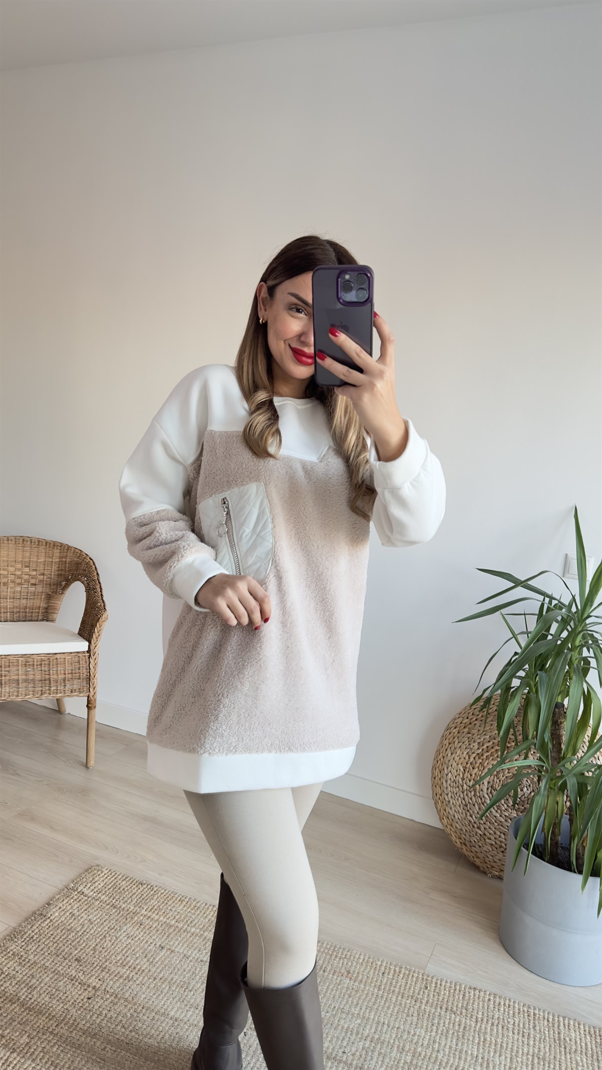 Peluş Detaylı Ekru Sweat